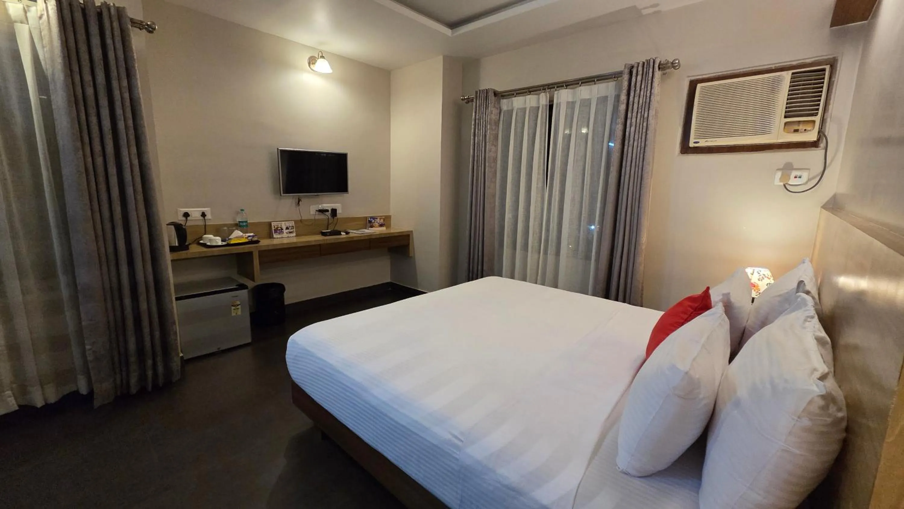 Bed in Hotel Gulmohar Grand