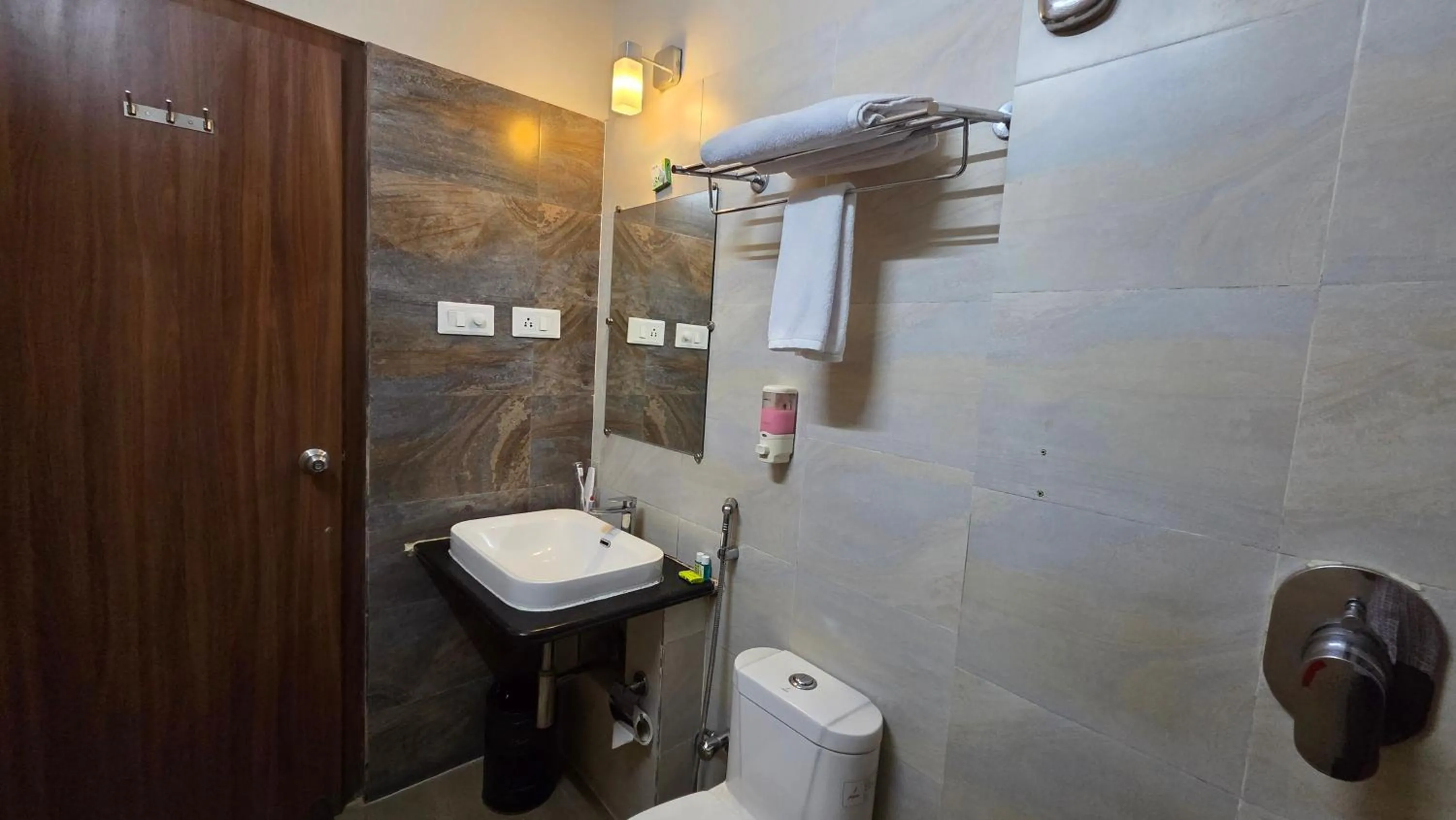 Bathroom in Hotel Gulmohar Grand
