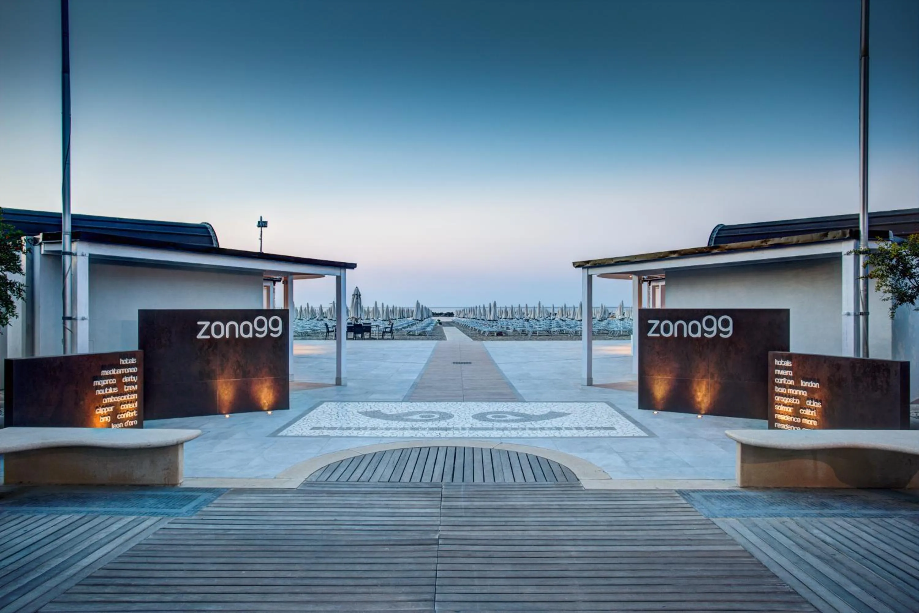 Swimming pool in Mediterraneo Hotel & Suites