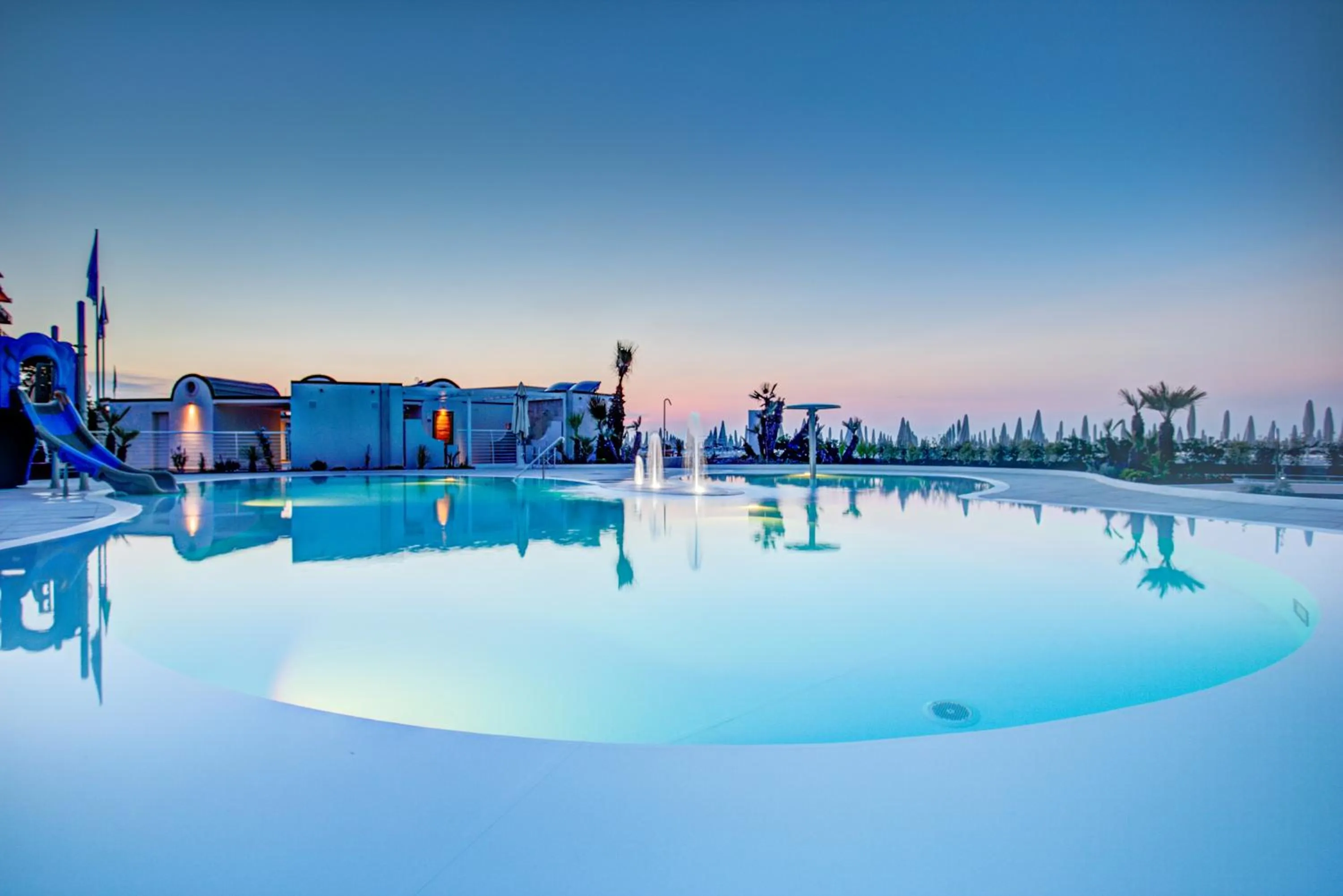 Swimming pool in Mediterraneo Hotel & Suites