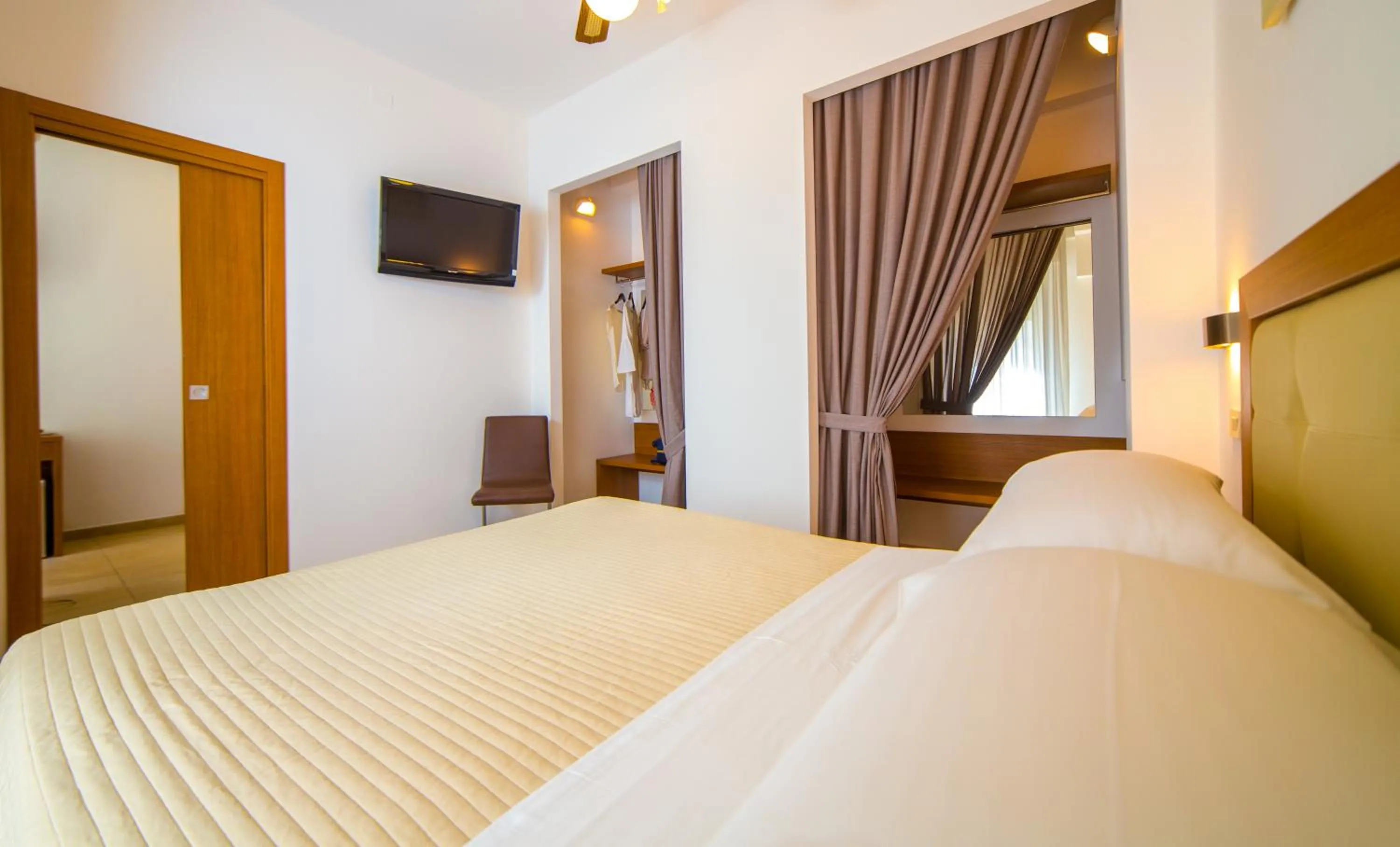 Bed in Mediterraneo Hotel & Suites