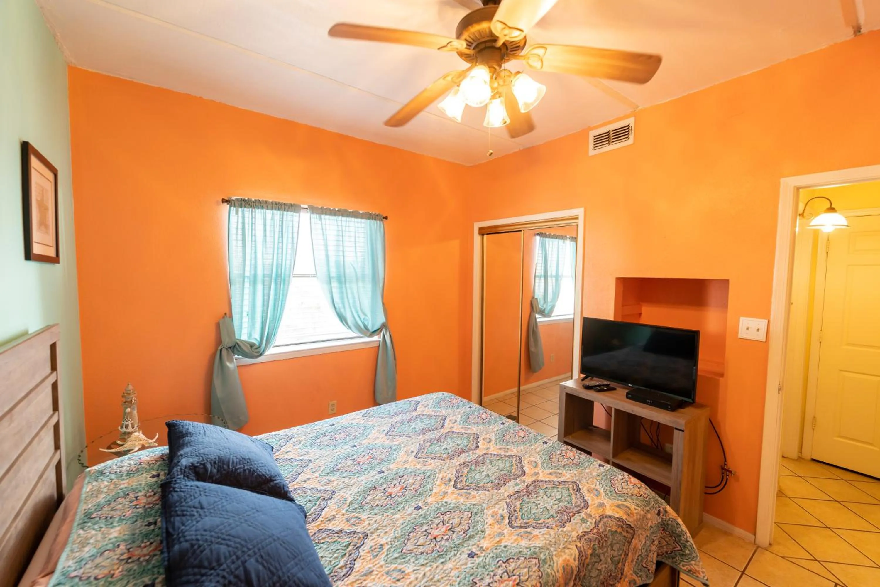 Bedroom, Bed in Charming SPI family condo - walking distance to the beach, Sleeps 6, Third Floor, 2025 Traveler Award