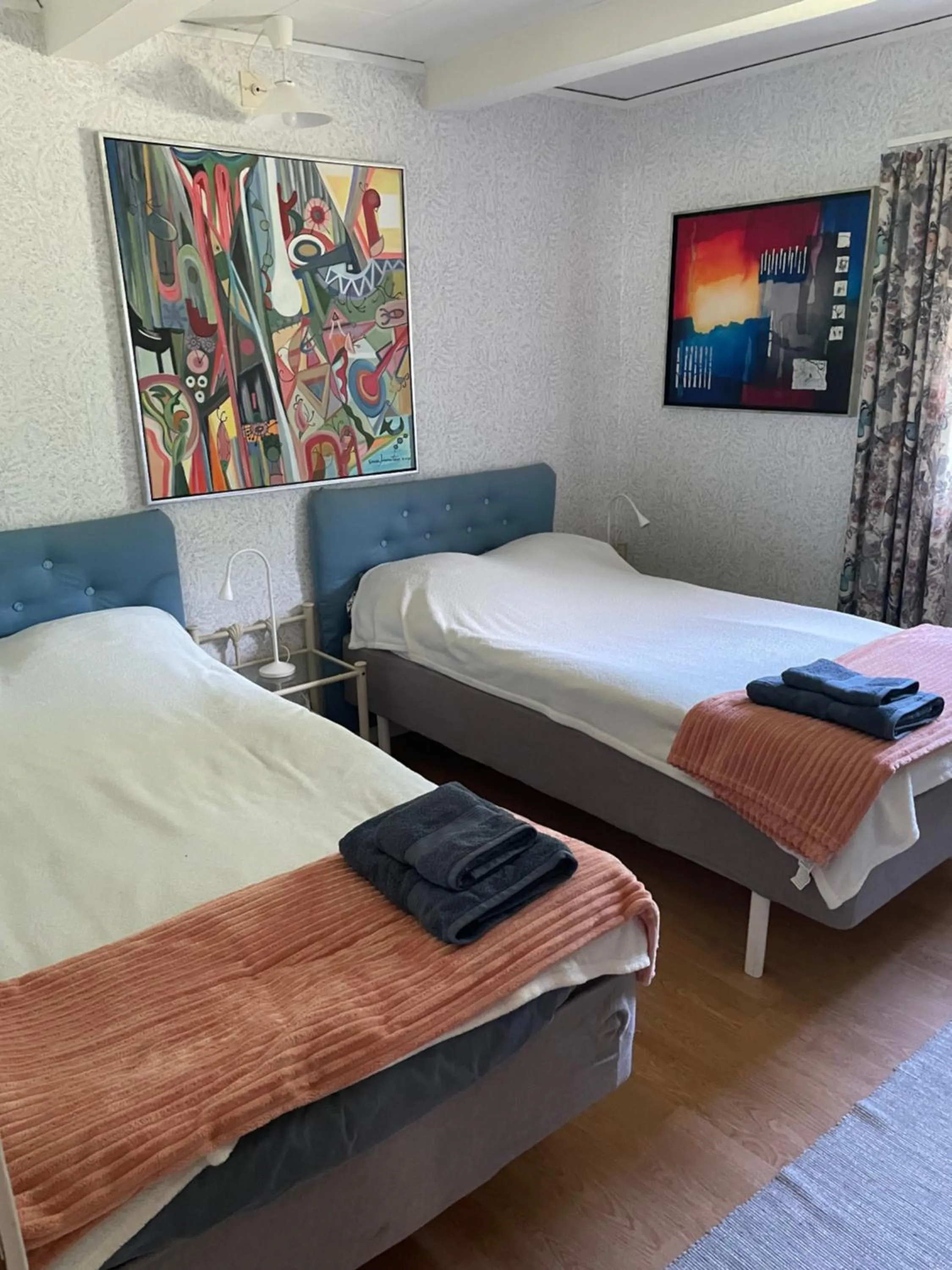 Photo of the whole room, Bed in The Old Henhouse