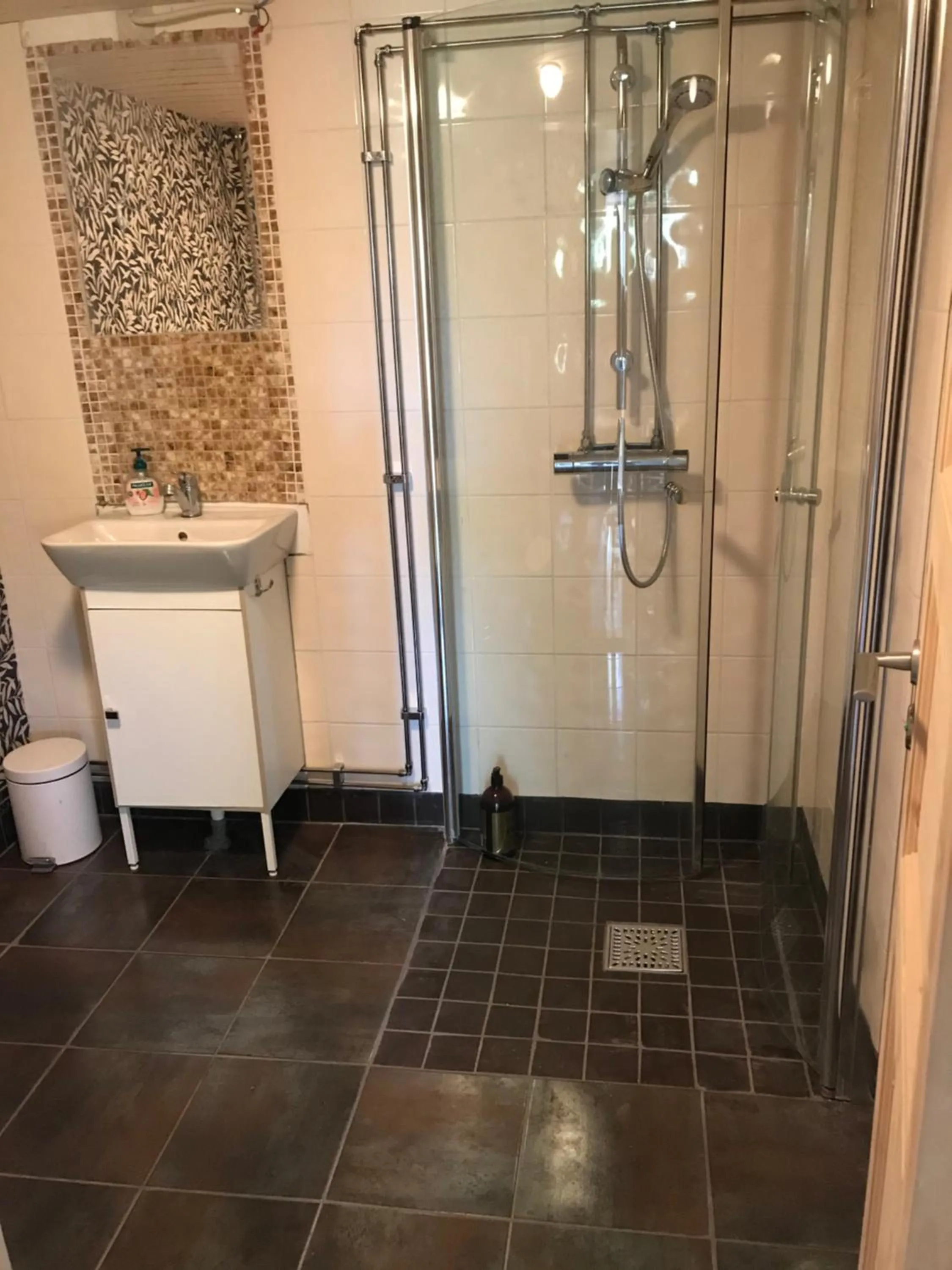 Bathroom in The Old Henhouse