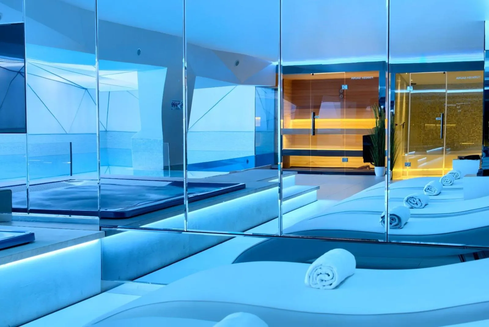 Shower, Bed in Damianii Luxury Boutique Hotel & Spa