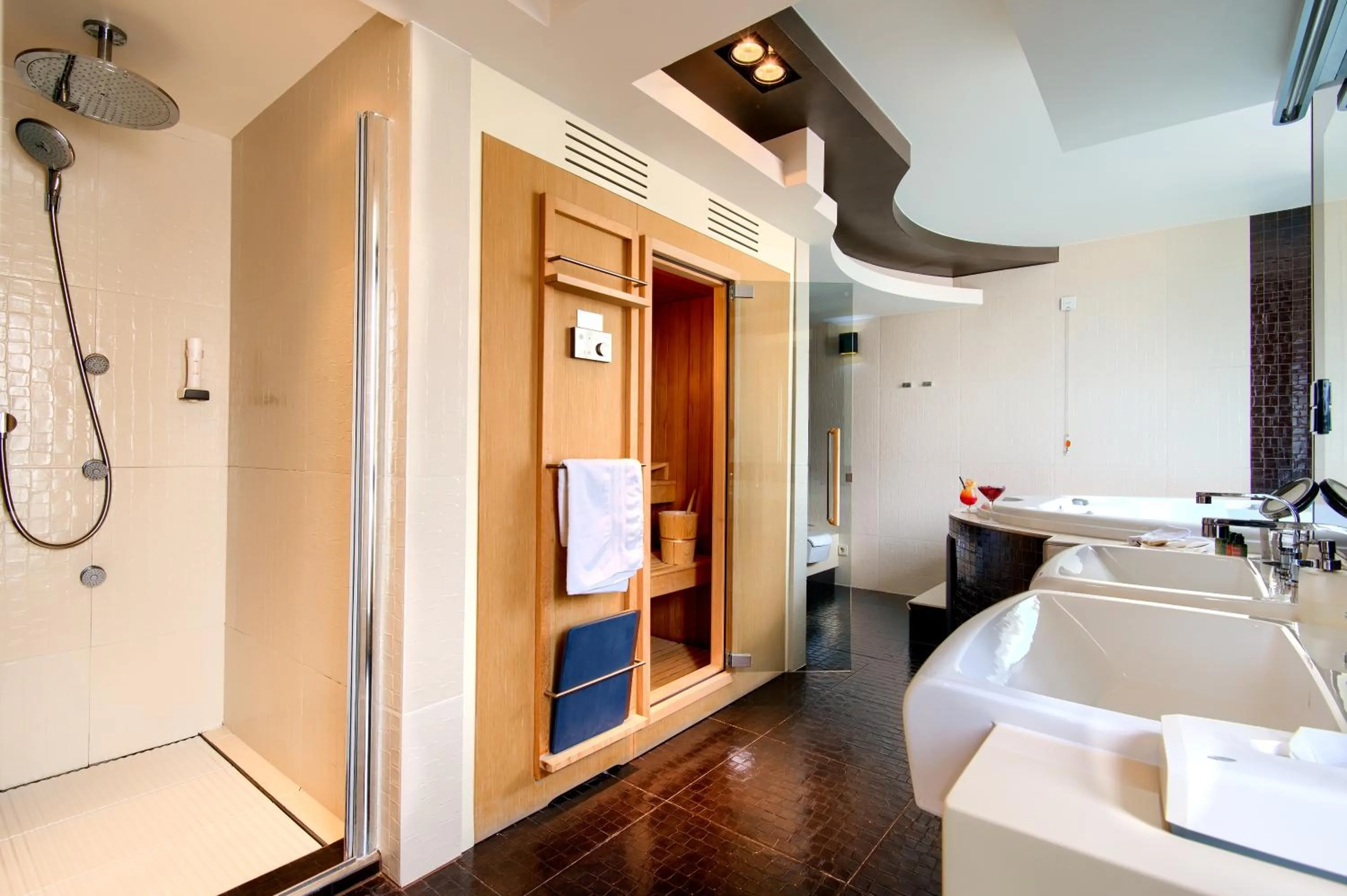 Hot Tub in Damianii Luxury Boutique Hotel & Spa