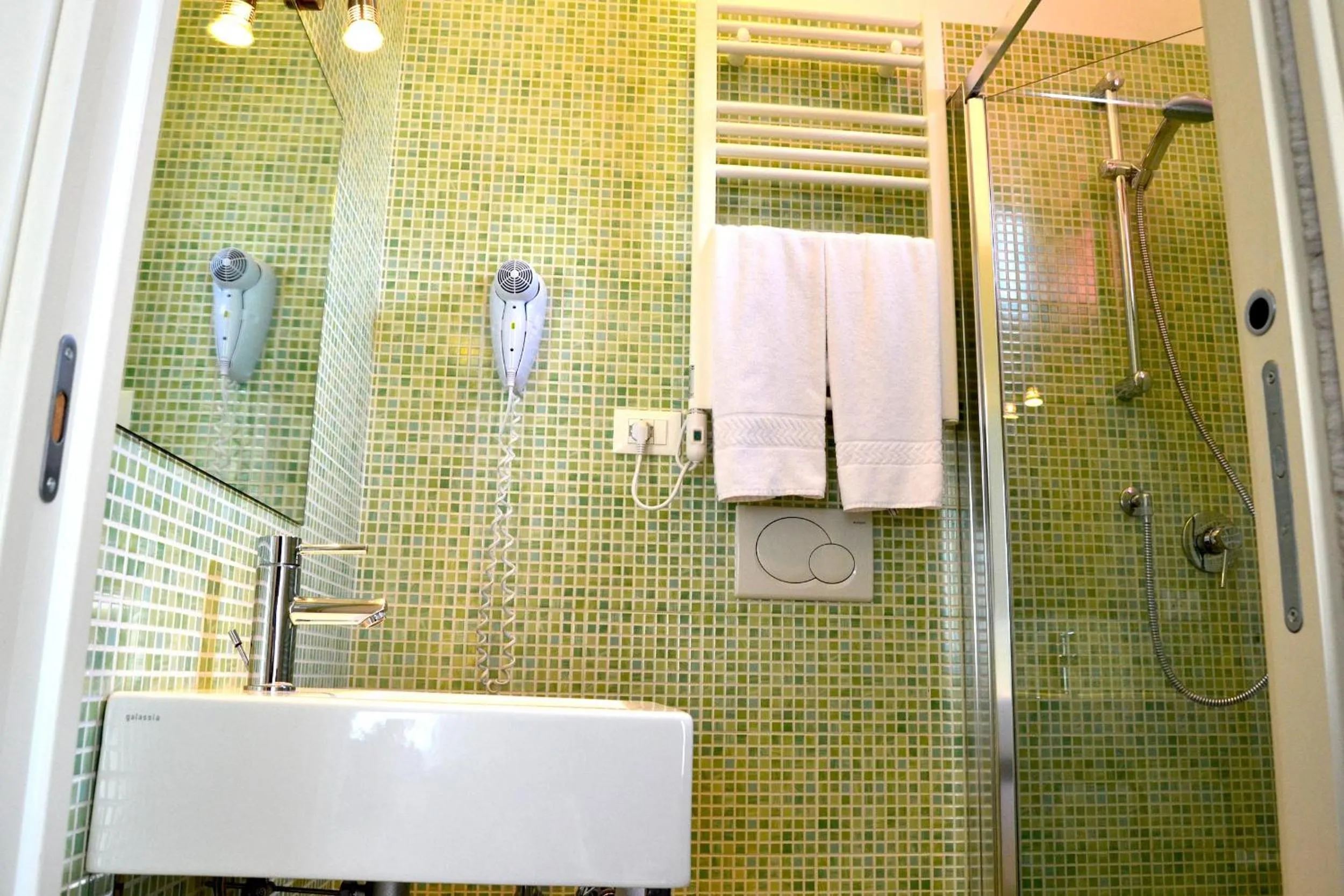 Shower in Hotel Morena