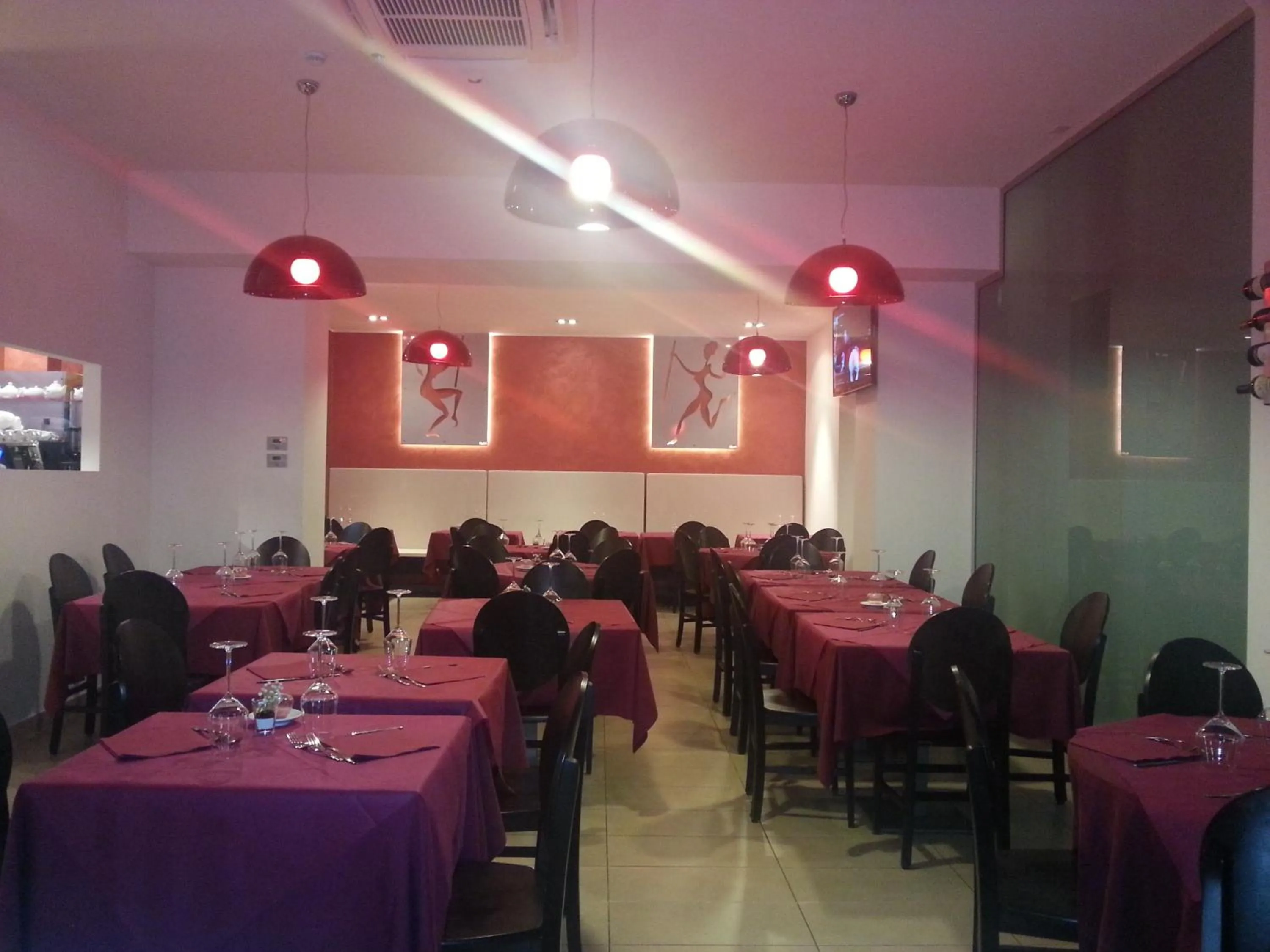 Restaurant/places to eat in Hotel Morena