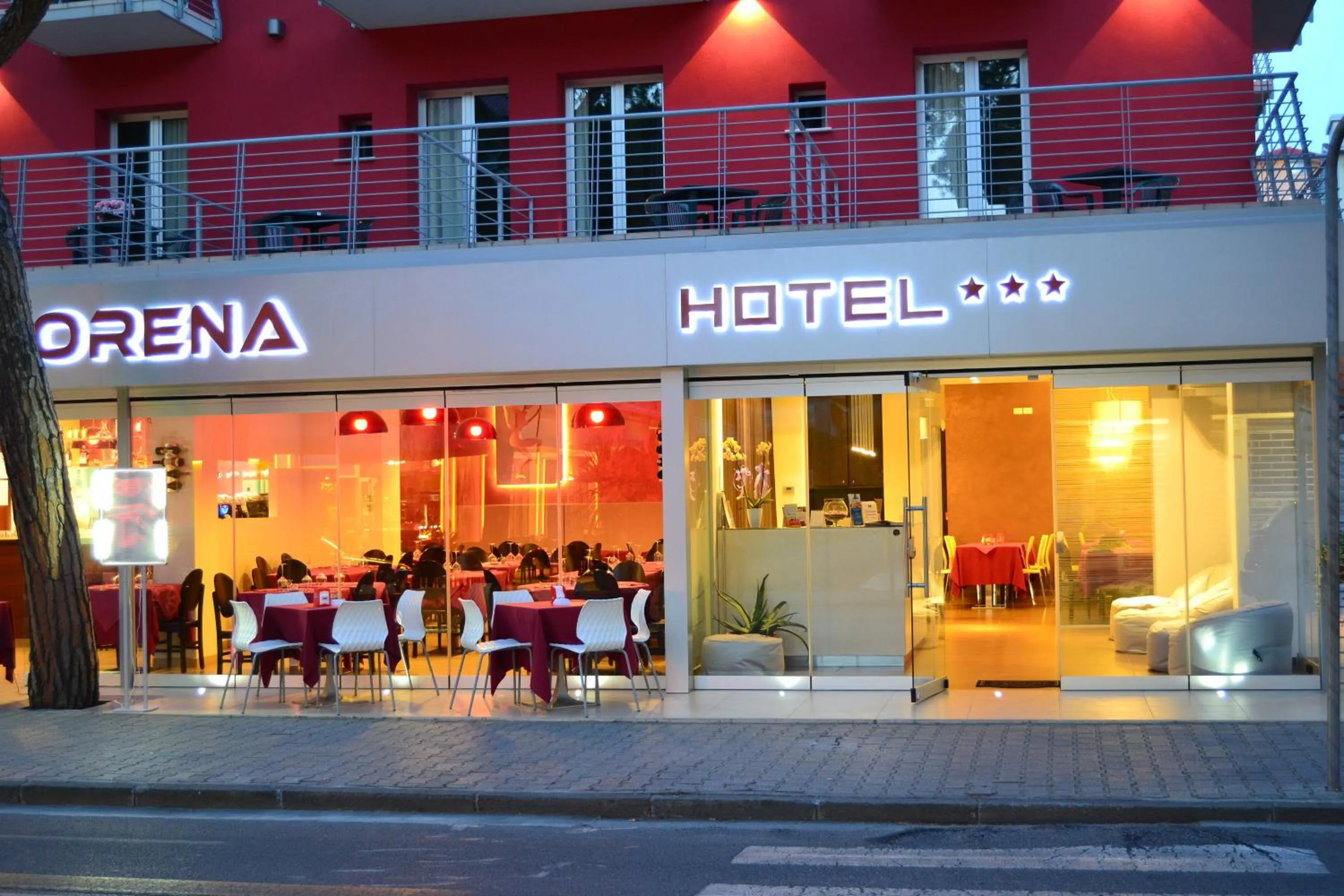Restaurant/places to eat in Hotel Morena