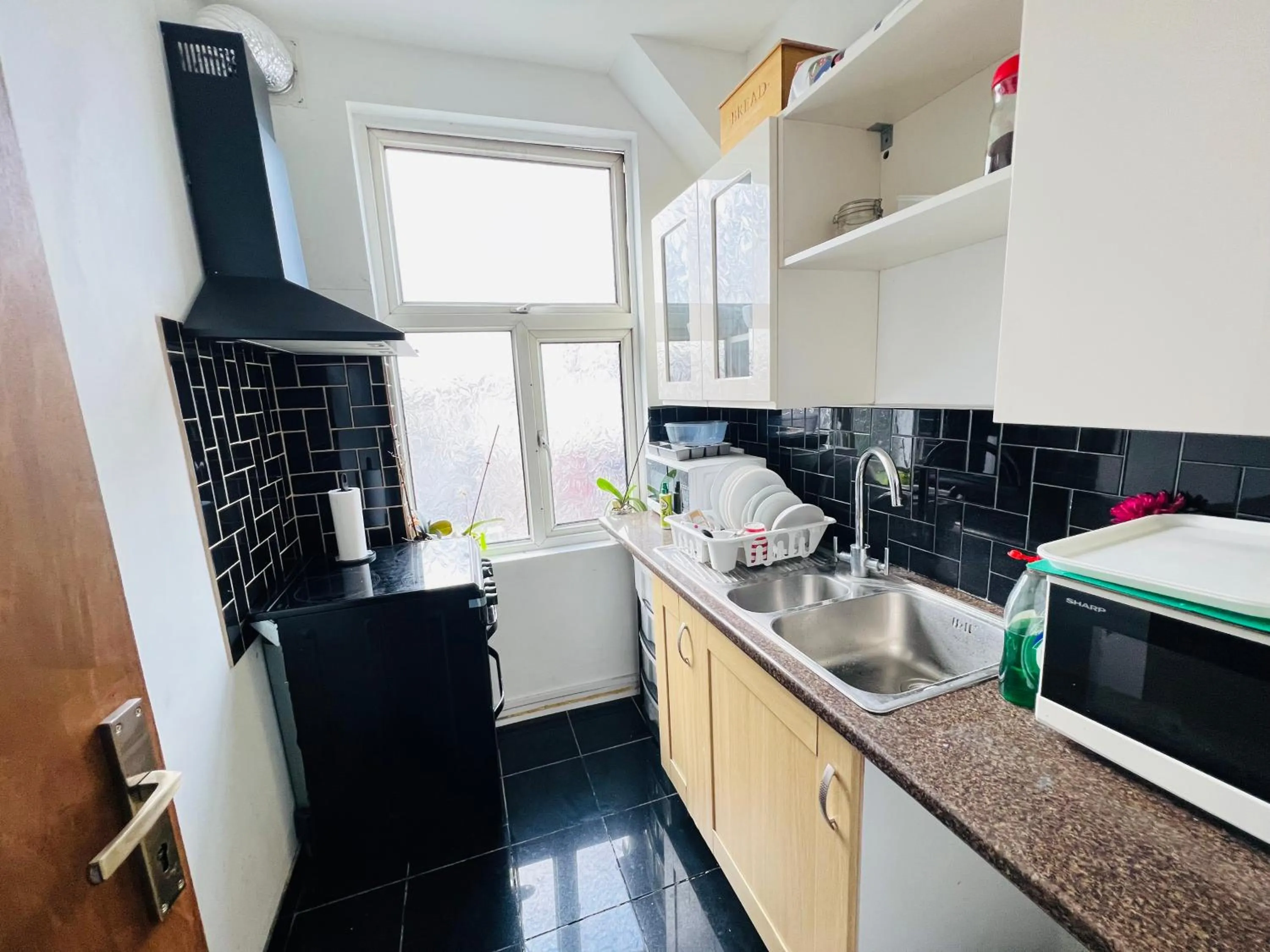 Kitchen or kitchenette in Aron Guest House