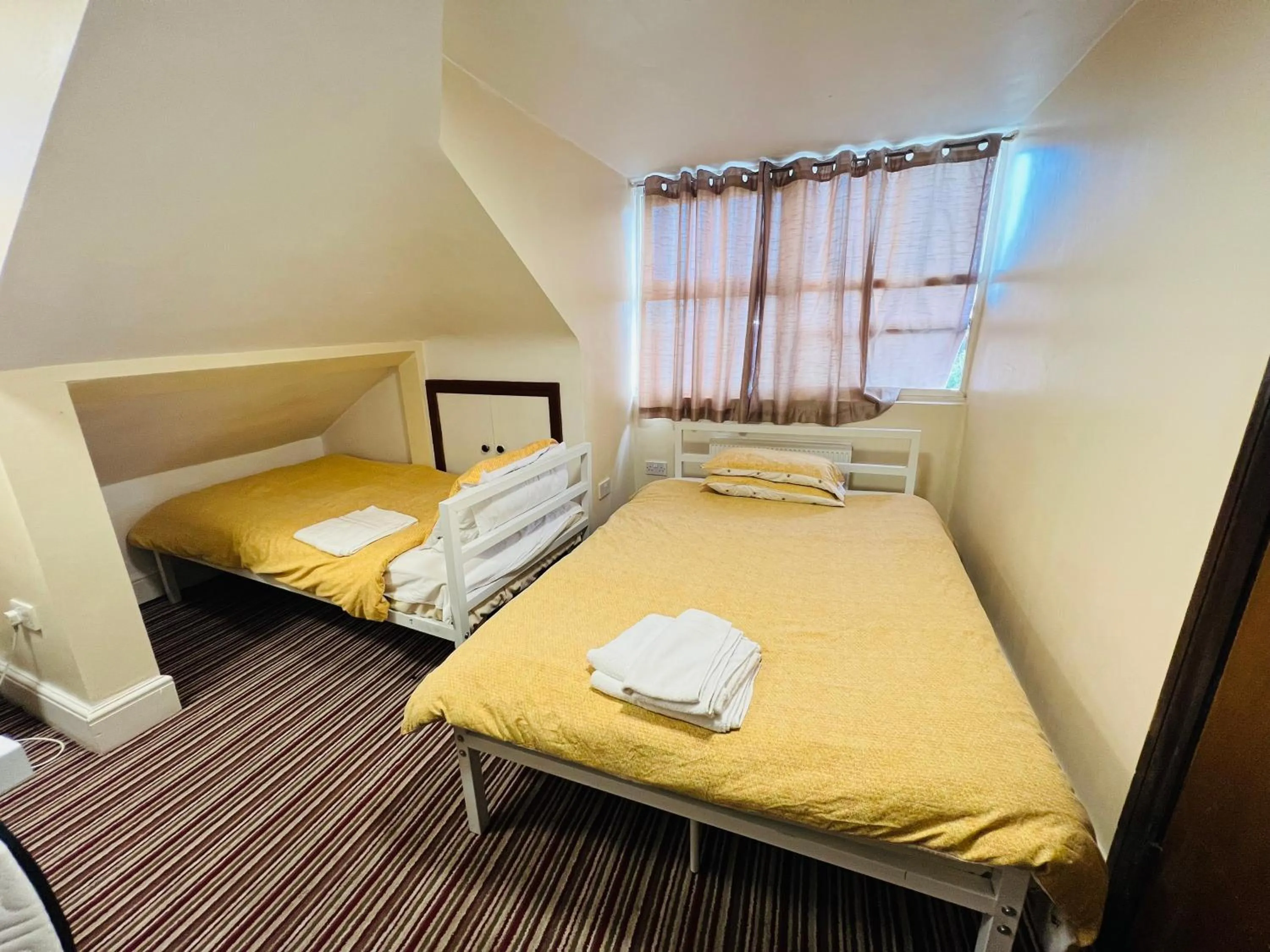 Bed in Aron Guest House