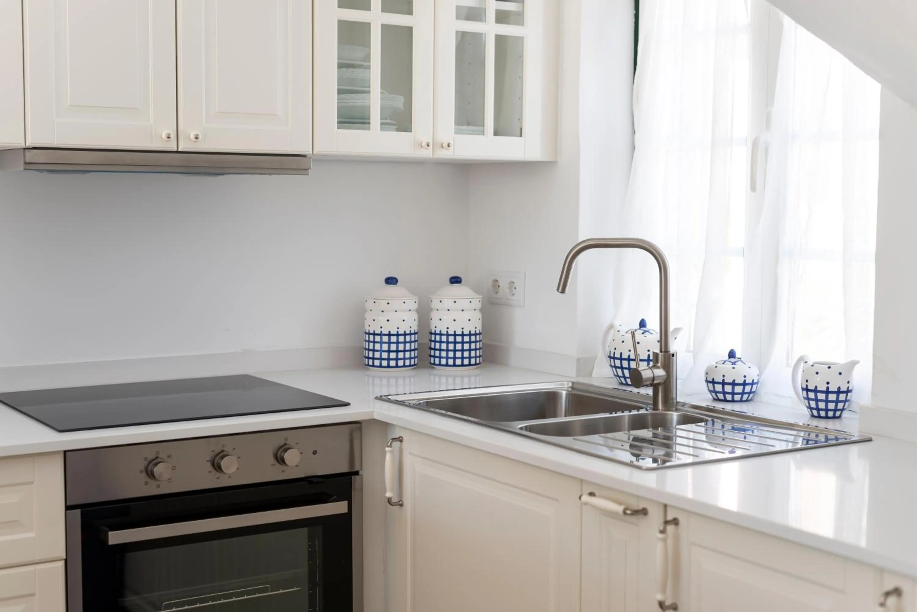 Kitchen or kitchenette in Old Village & Prestige