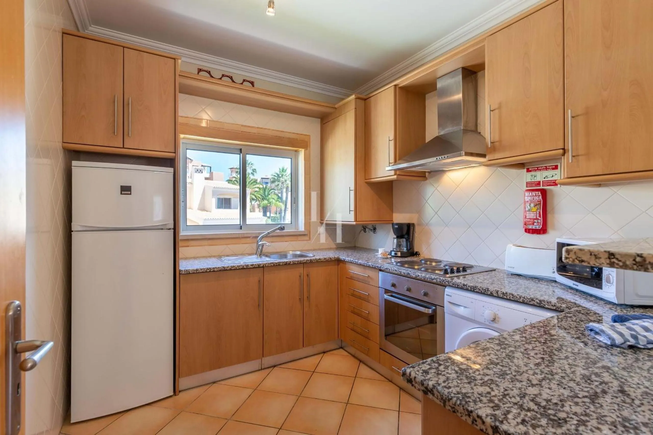 Kitchen or kitchenette in Old Village & Prestige