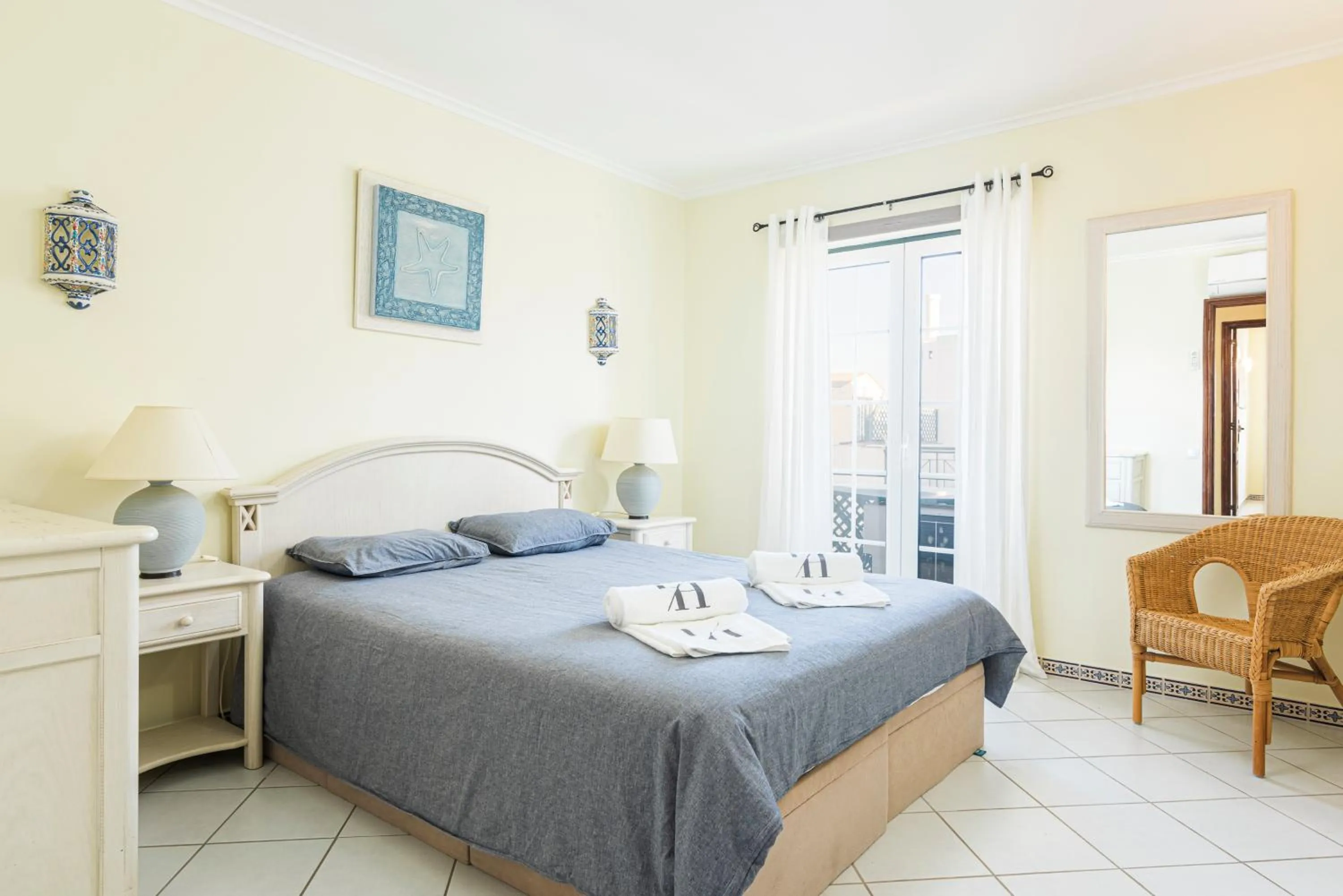 Bedroom, Bed in Old Village & Prestige