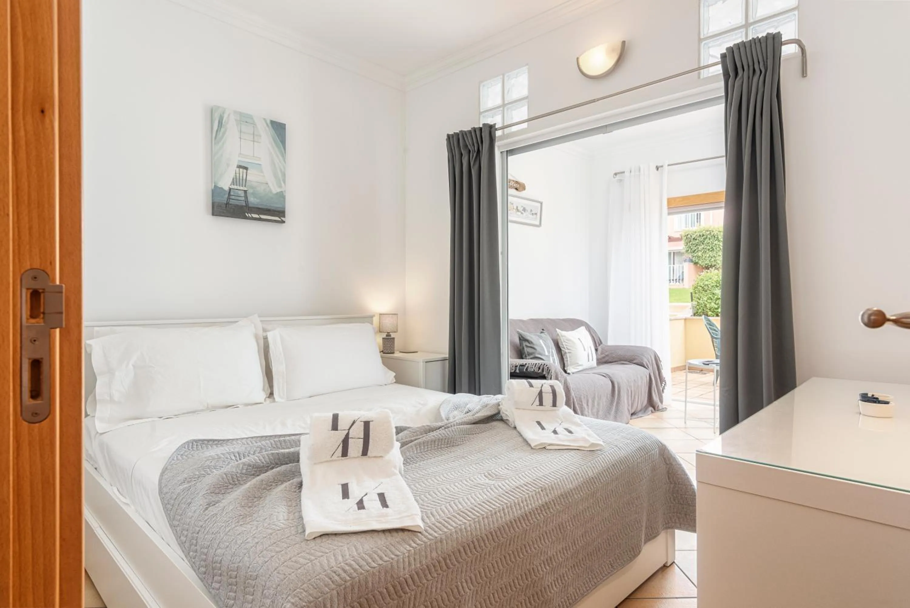 Bedroom, Bed in Old Village & Prestige