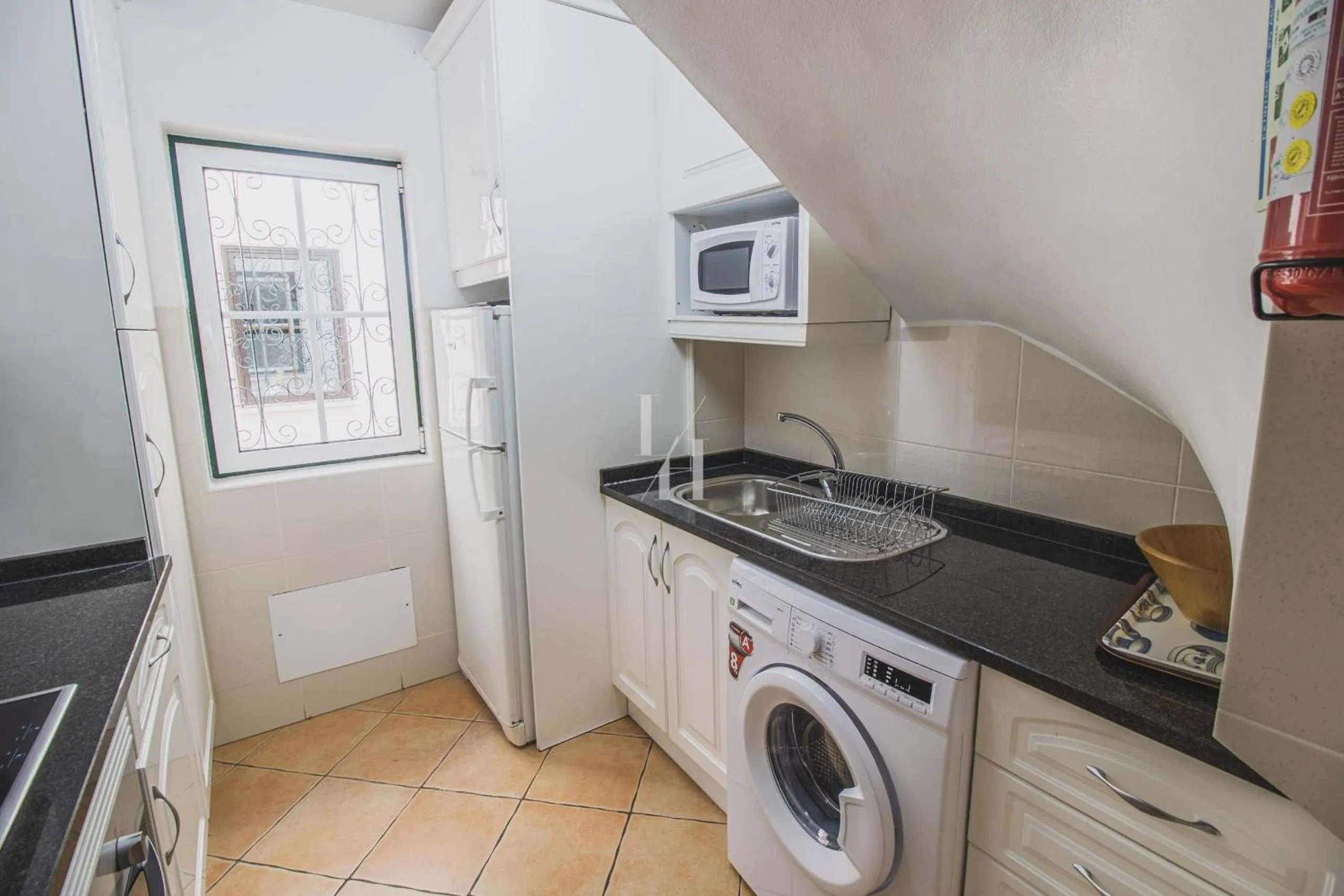 Kitchen or kitchenette in Old Village & Prestige