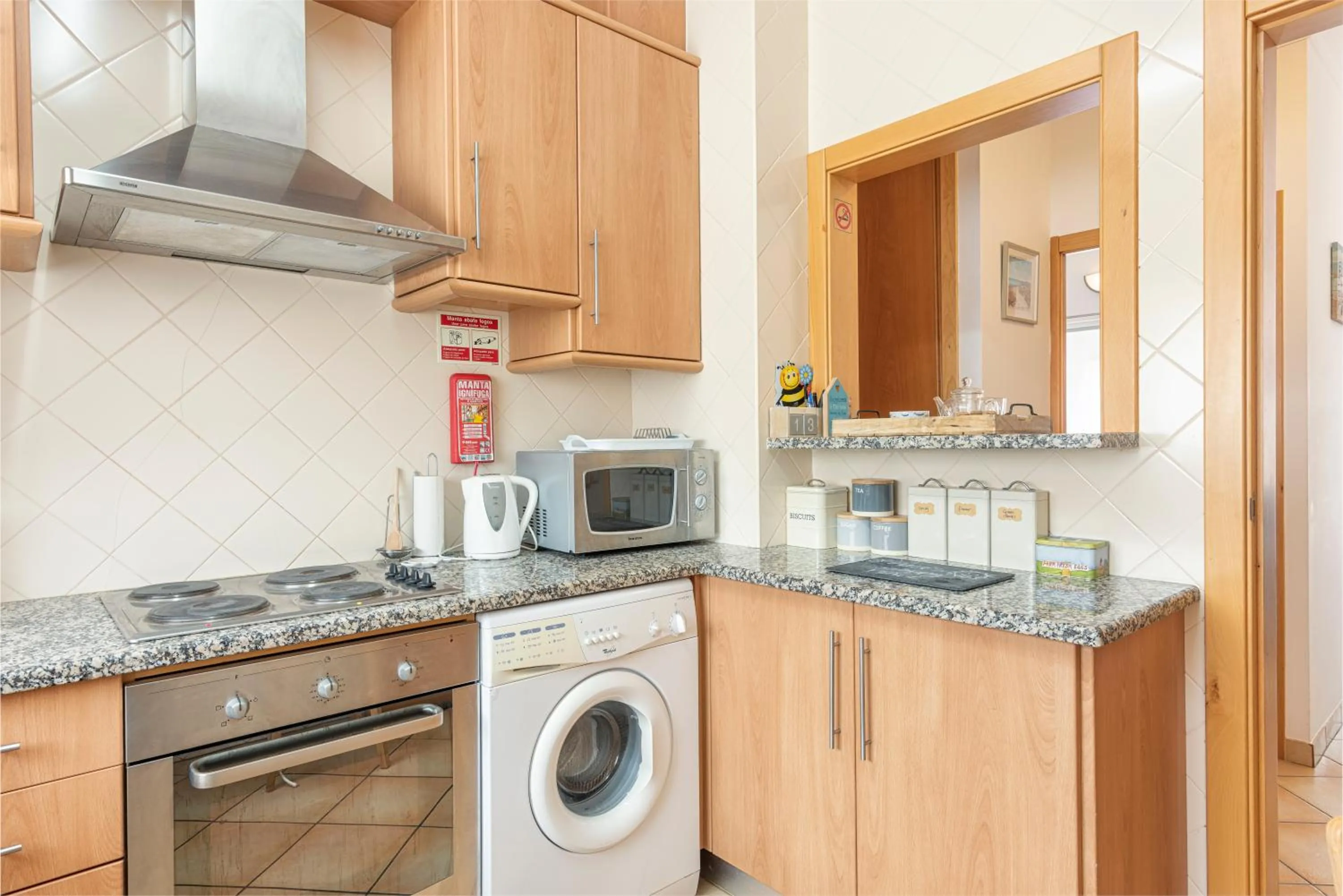 Kitchen or kitchenette in Old Village & Prestige