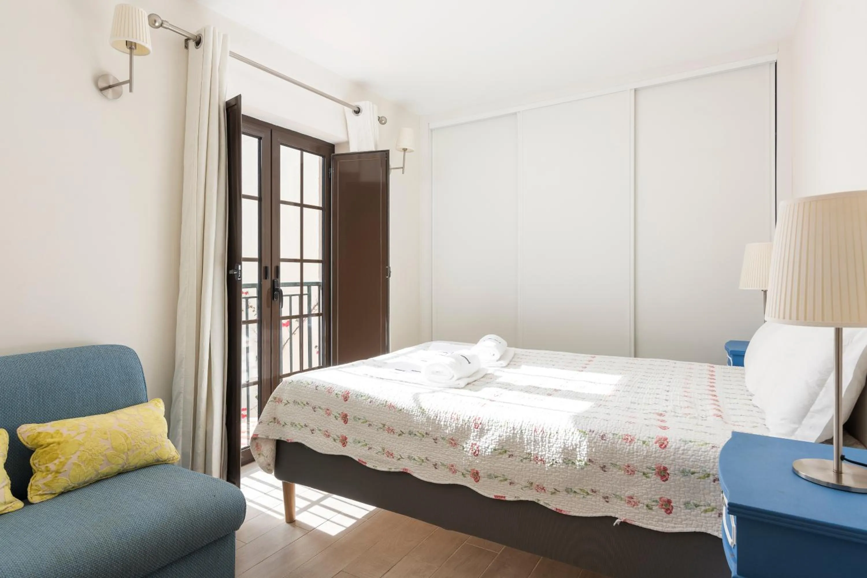 Bedroom, Bed in Old Village & Prestige