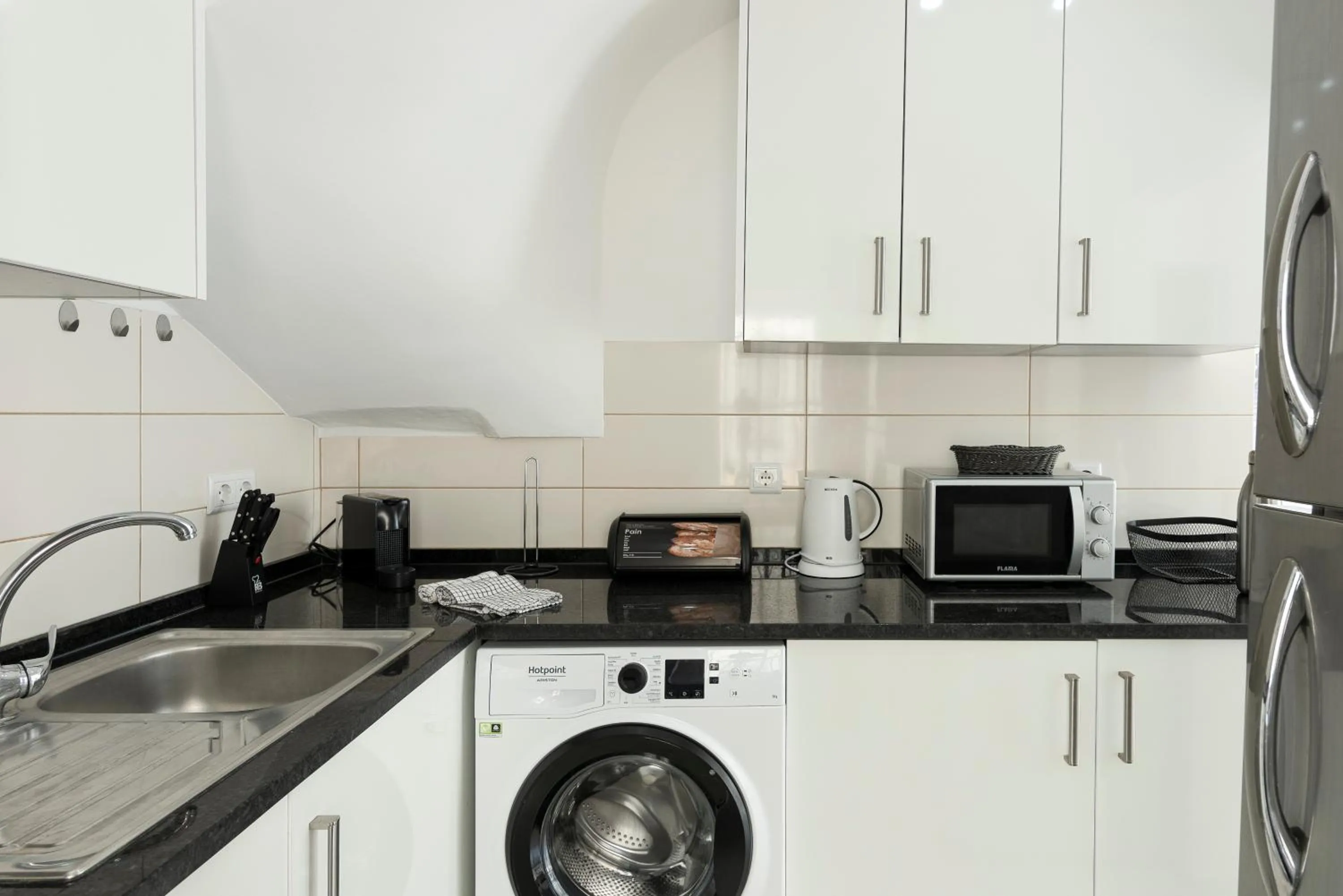 Kitchen or kitchenette in Old Village & Prestige