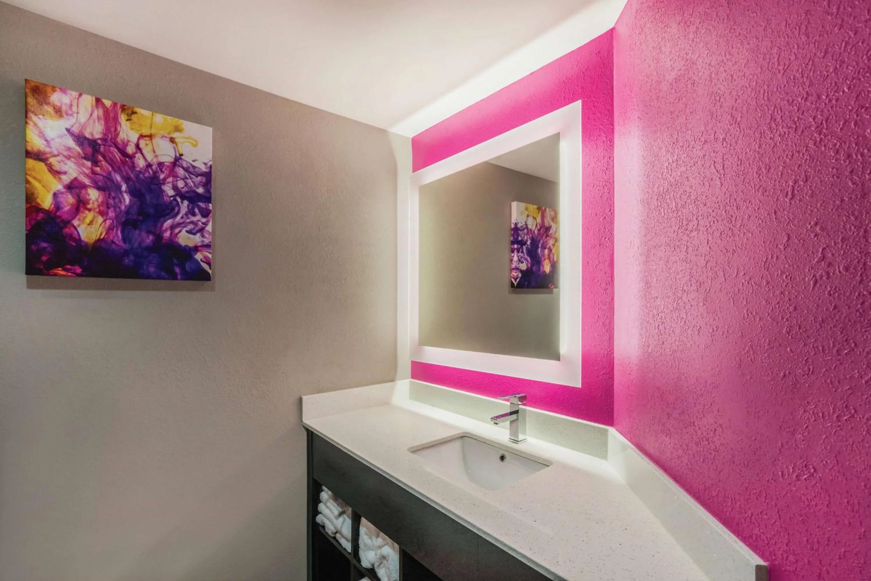 Photo of the whole room in La Quinta by Wyndham Chattanooga-Hamilton Place