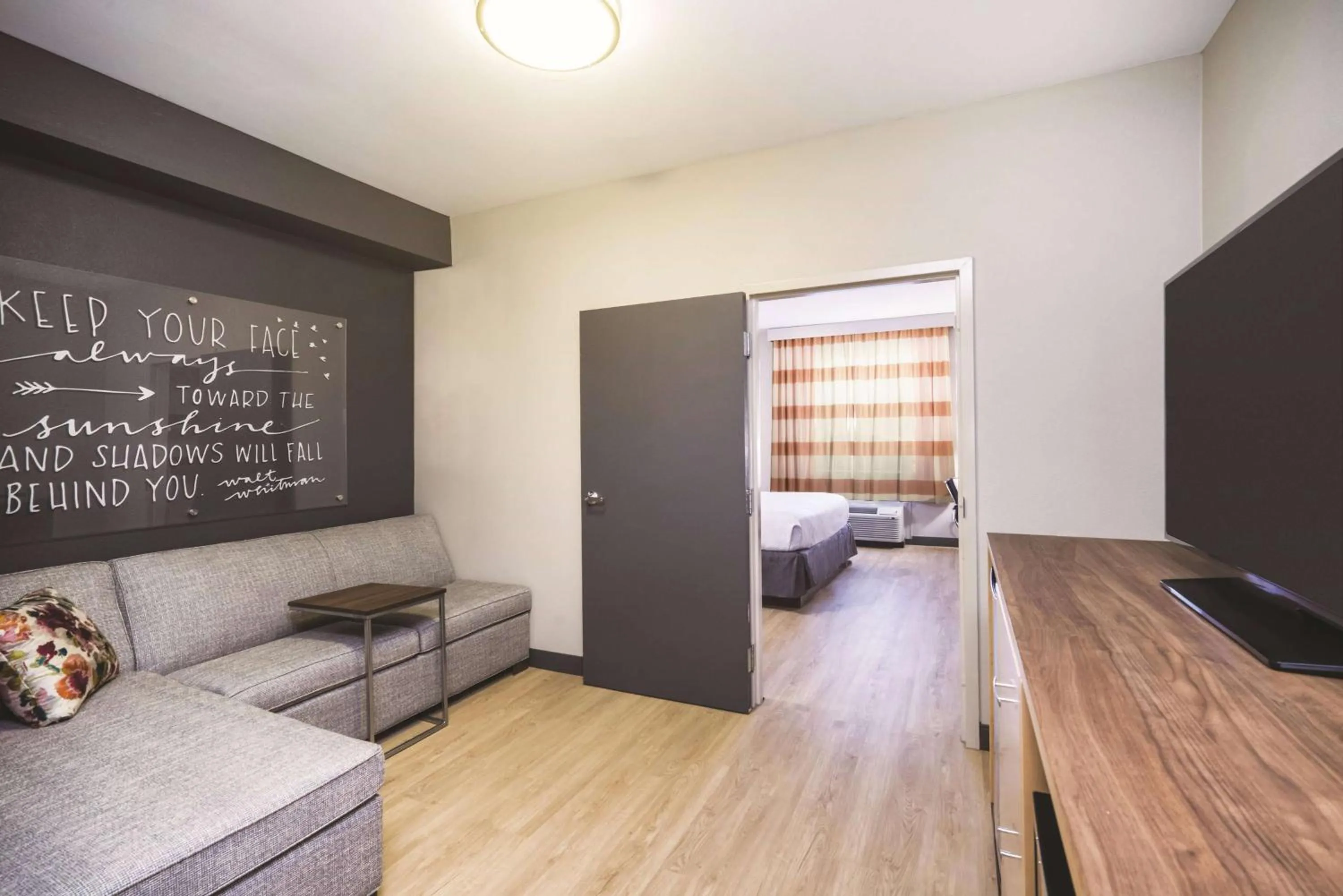 Bed in La Quinta by Wyndham Chattanooga-Hamilton Place