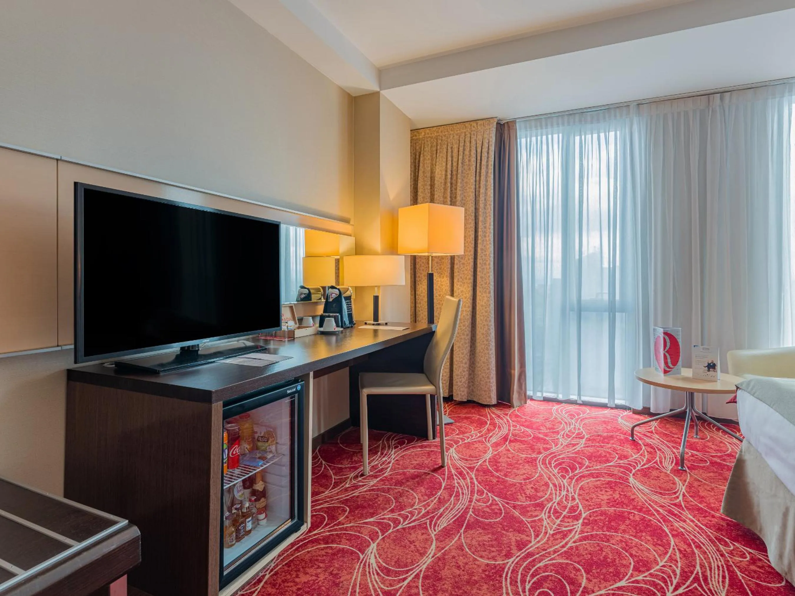 TV and multimedia, Bed in Ramada Sibiu Hotel