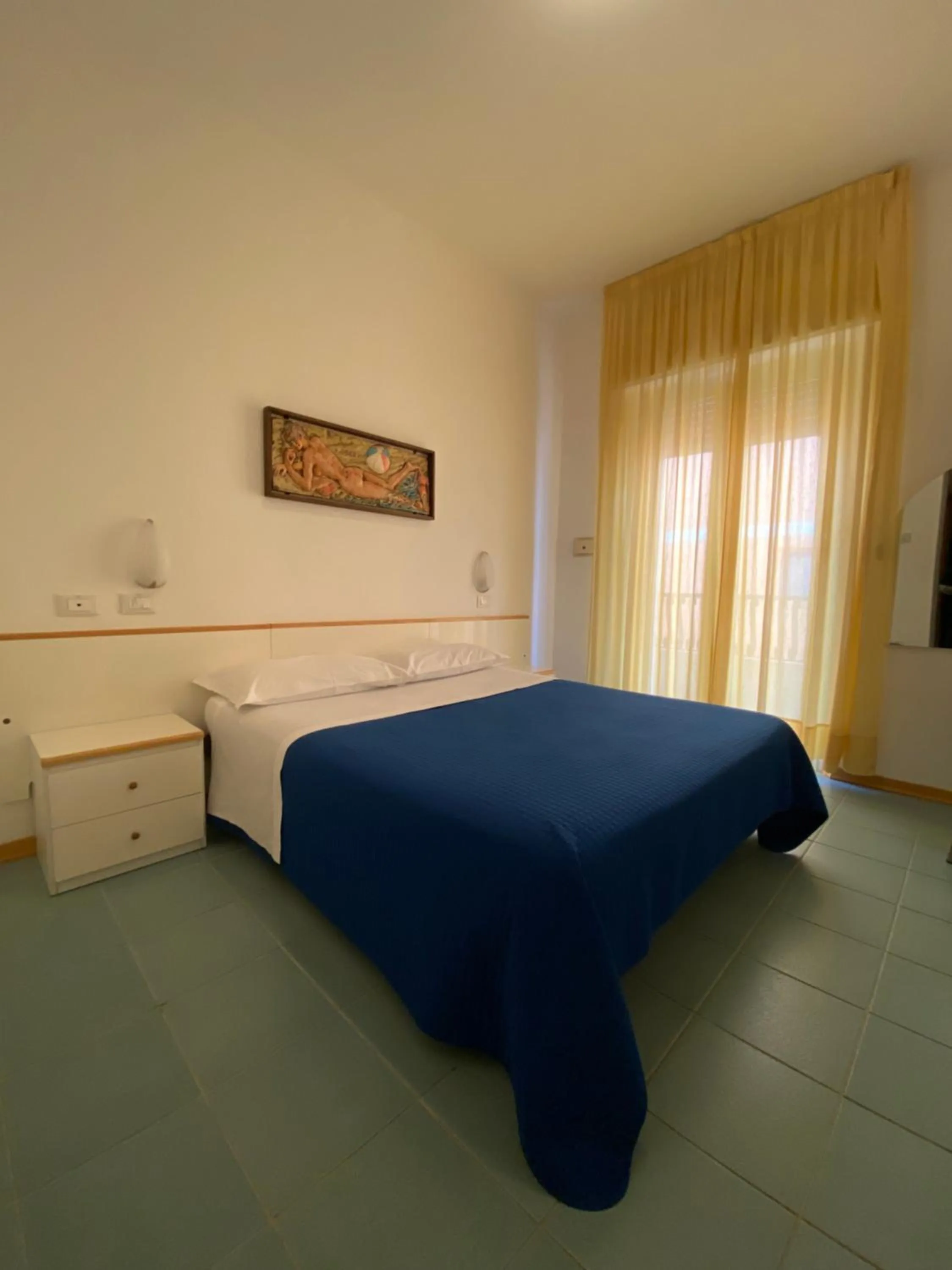 Bedroom, Bed in Hotel Plaza con piscina