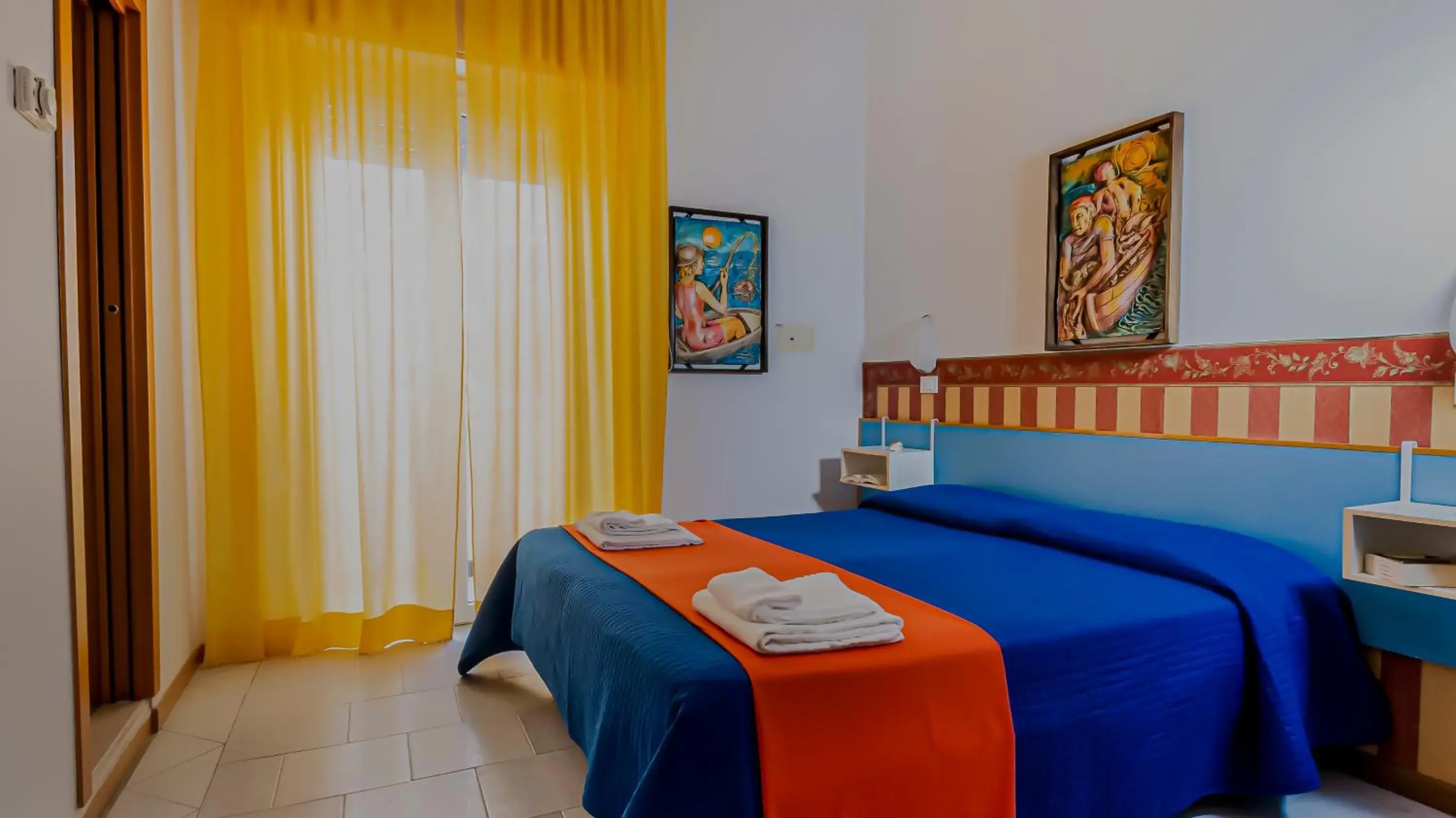 Superior Double or Twin Room with Terrace in Hotel Plaza con piscina Superior Double or Twin Room with Terrace in Hotel Plaza con piscina