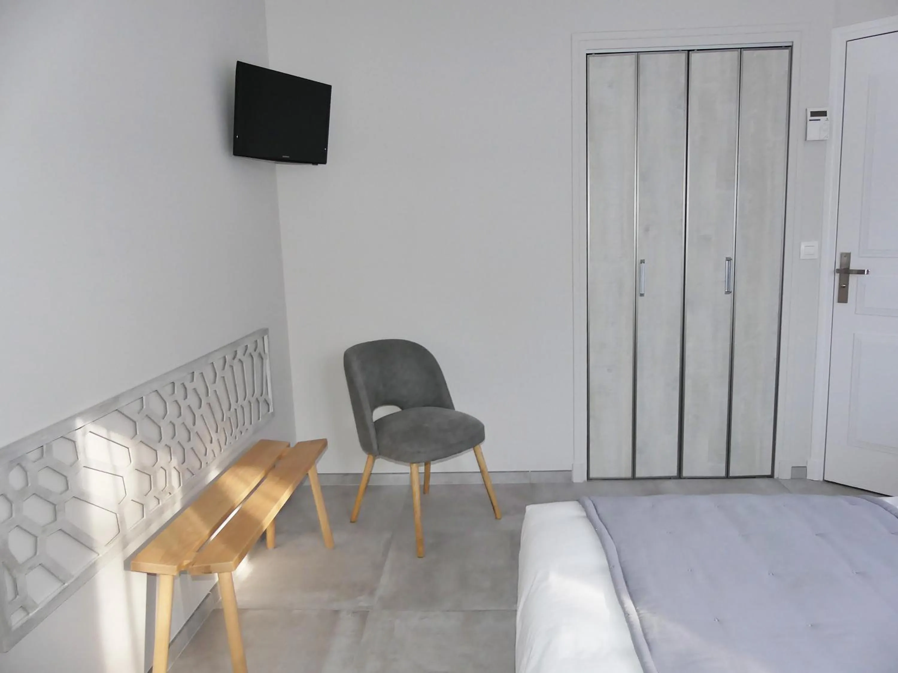 TV and multimedia in Les Ambaciales