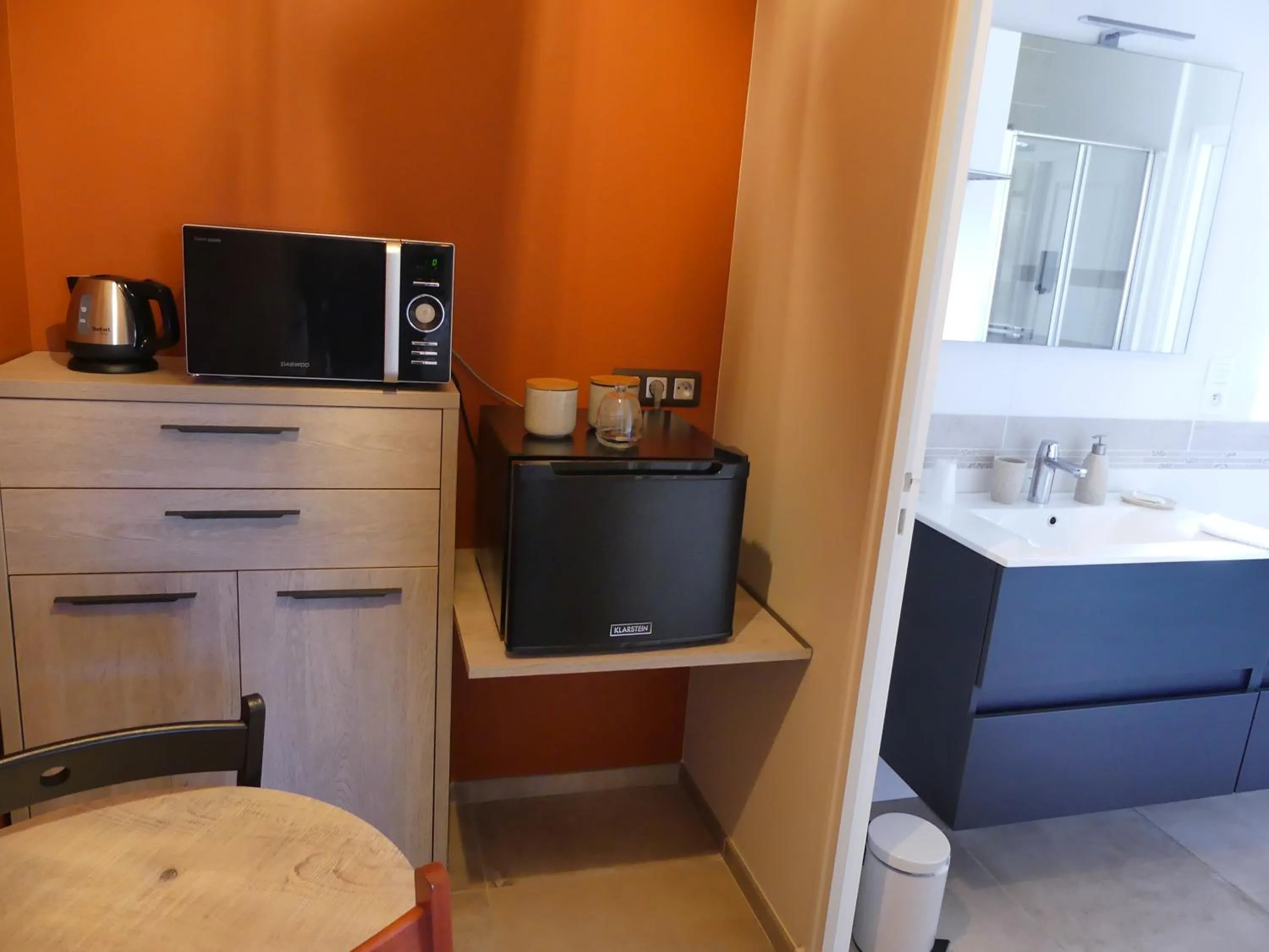 Coffee/tea facilities in Les Ambaciales