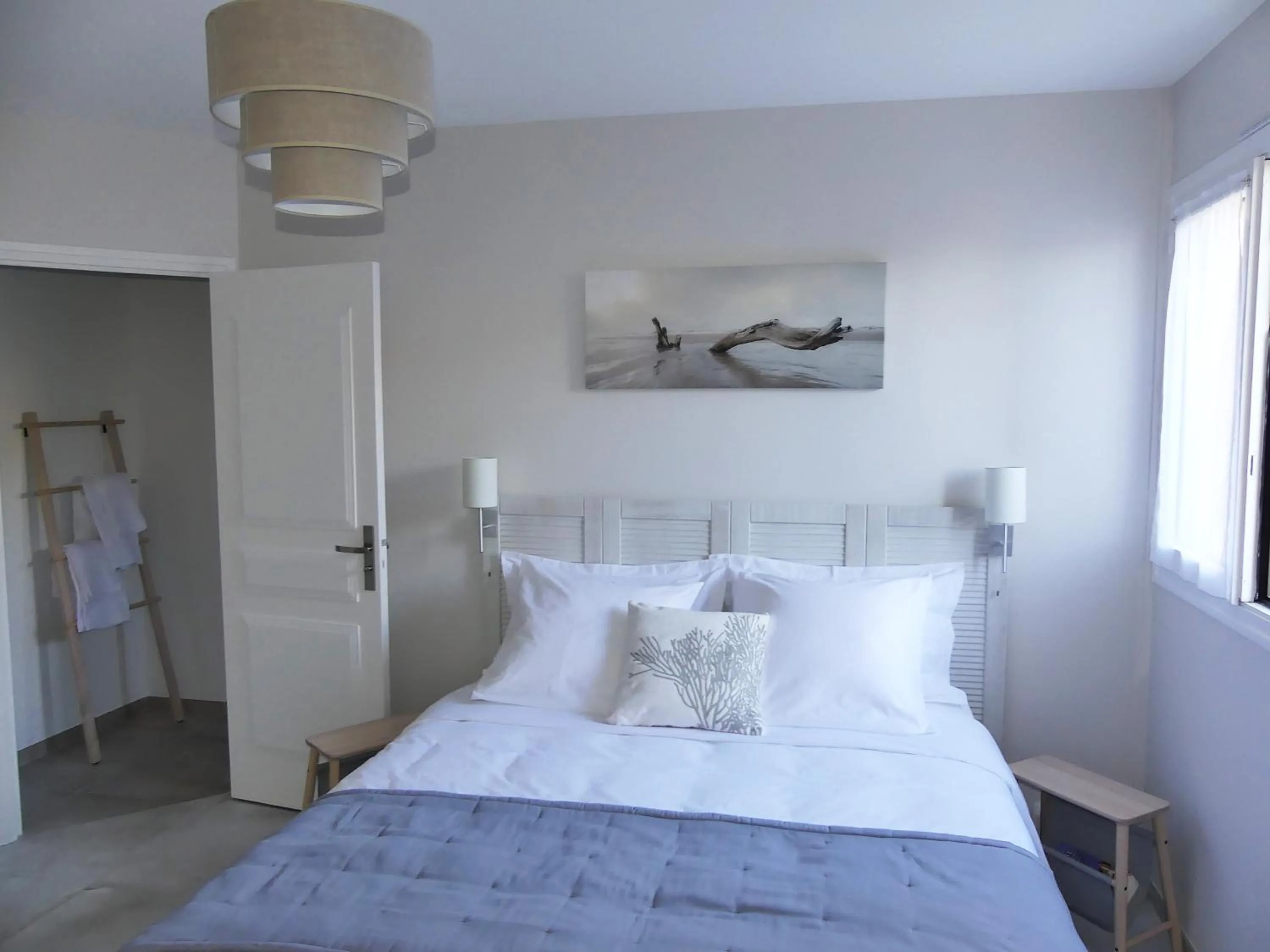 Photo of the whole room, Bed in Les Ambaciales