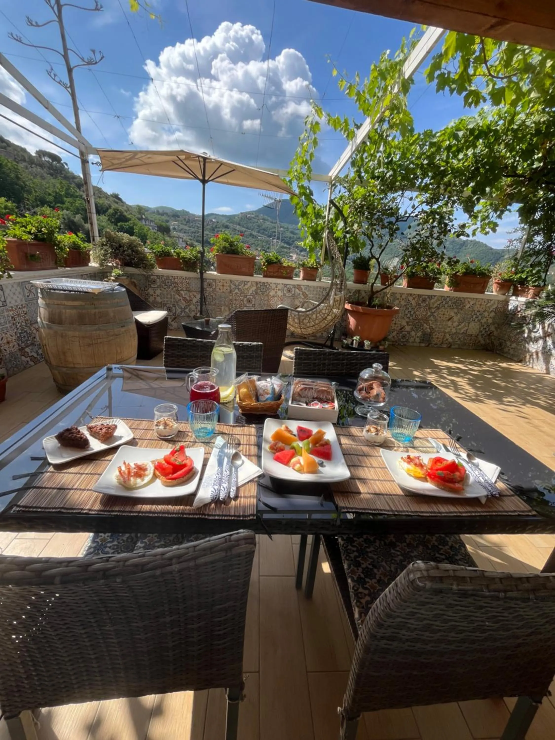 Breakfast in Hill Valley View