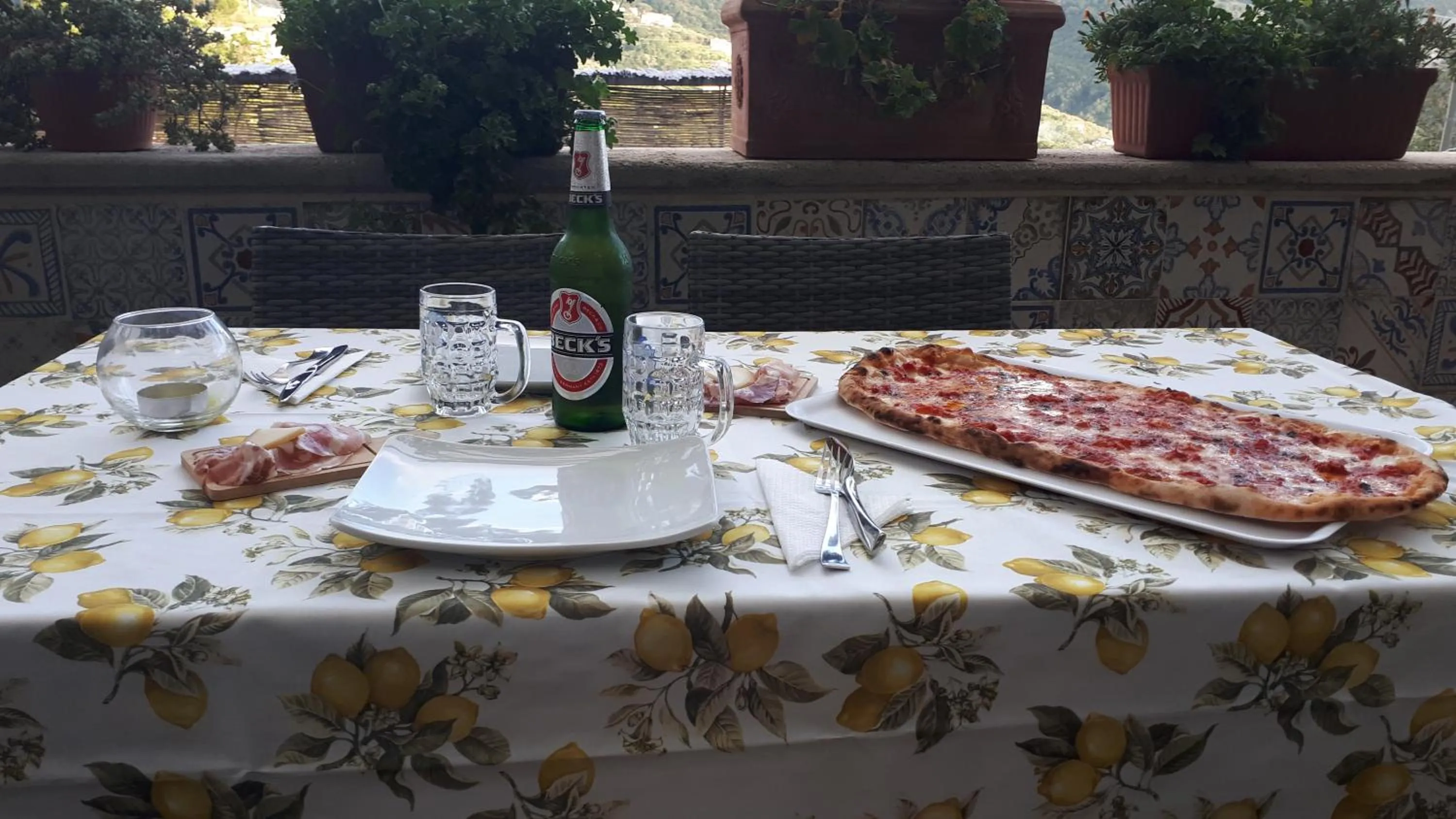 Food and drinks in Hill Valley View