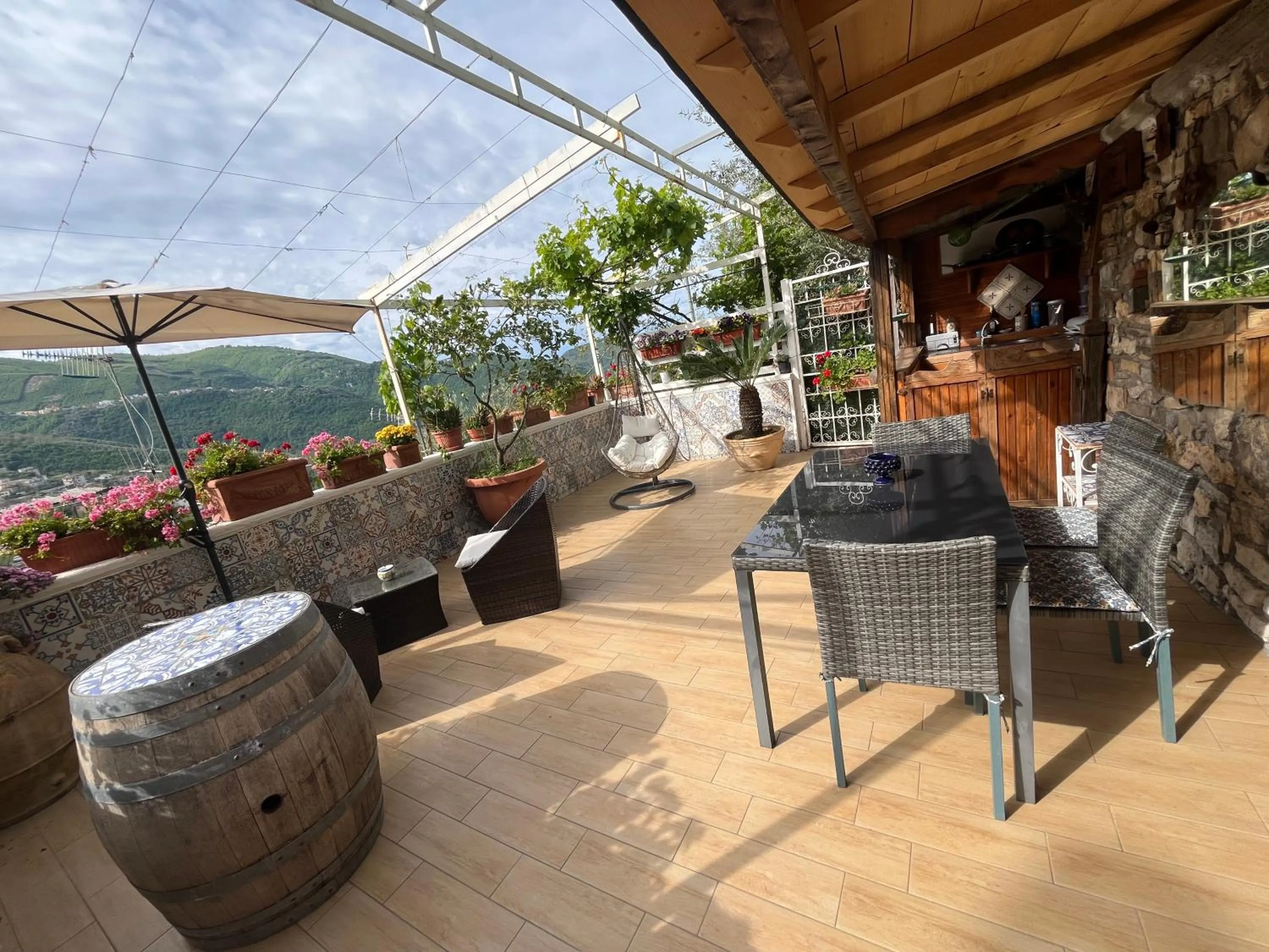 Dining area in Hill Valley View