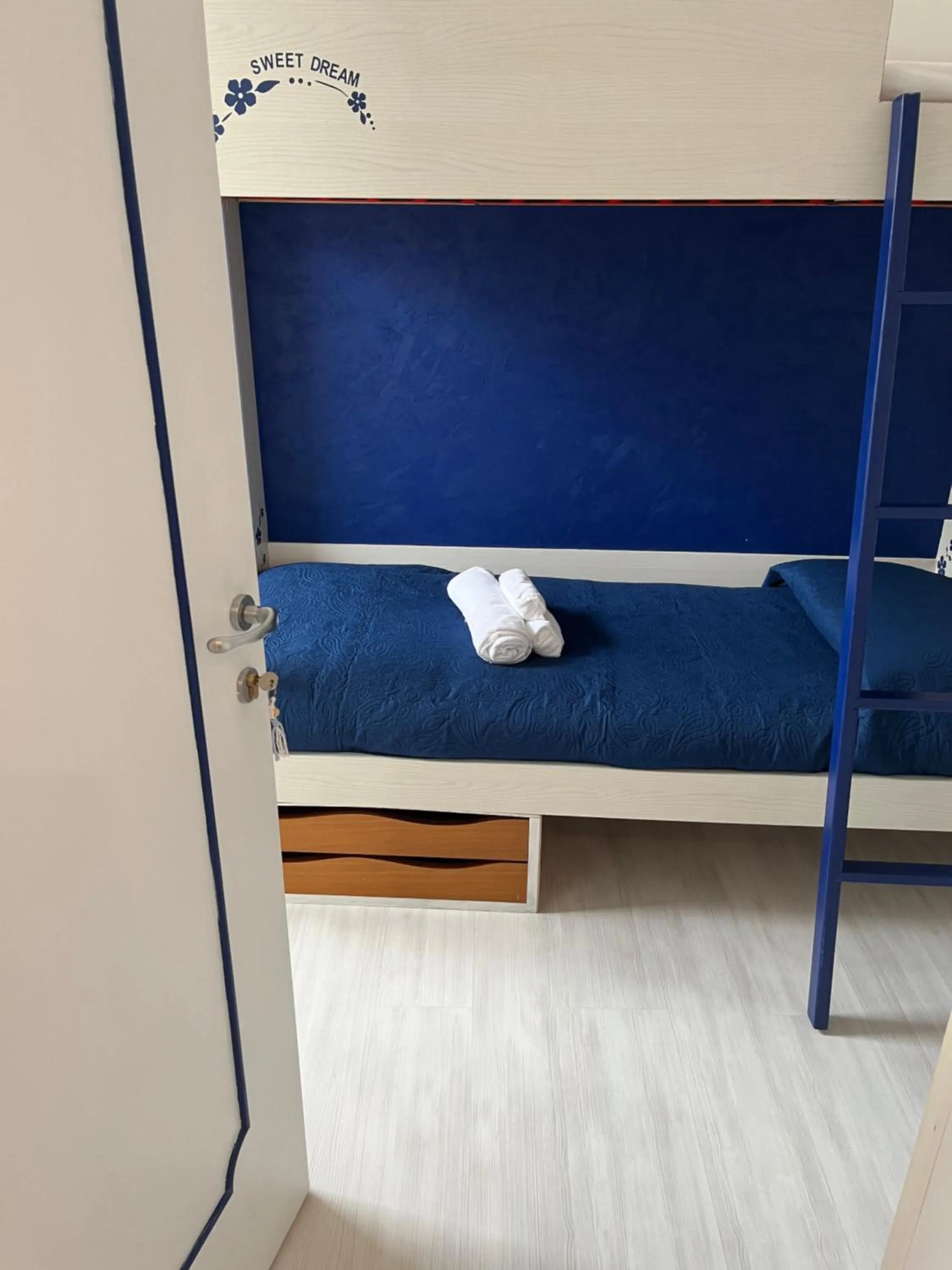 Bedroom, Bed in Hill Valley View