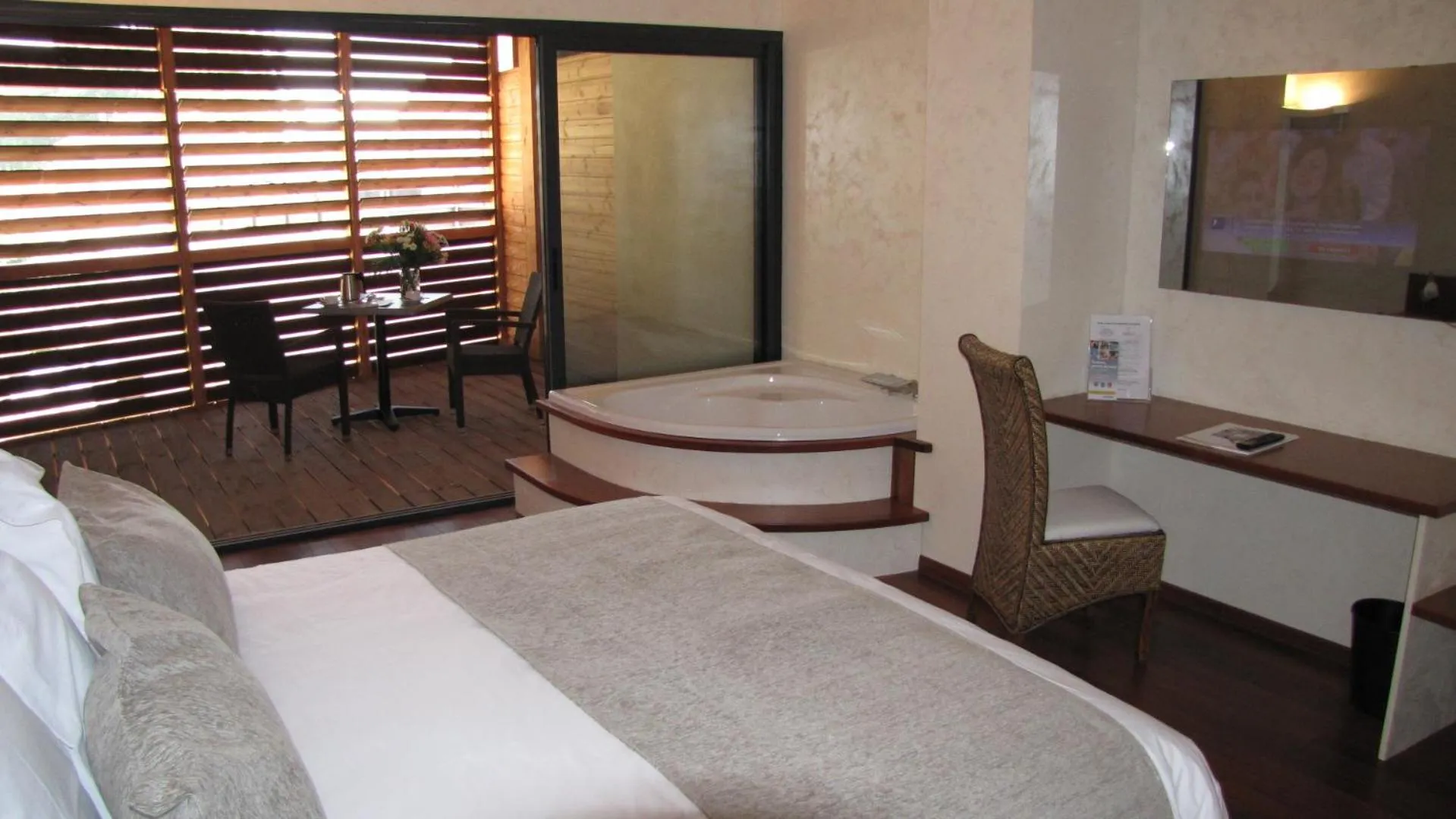 Day, Bed in Ile du Gua Suites