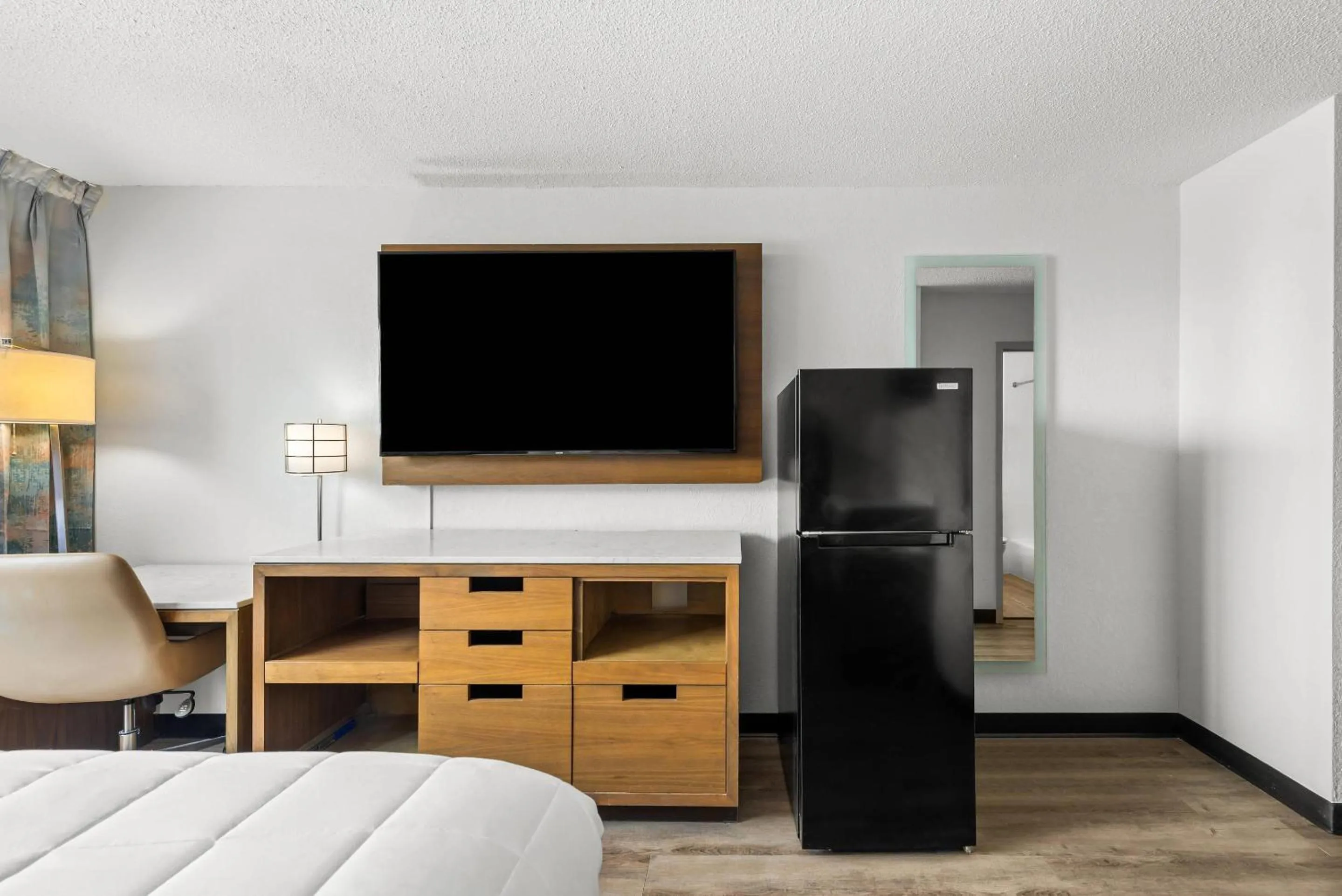 Bedroom in Suburban Studios Fairborn - Dayton