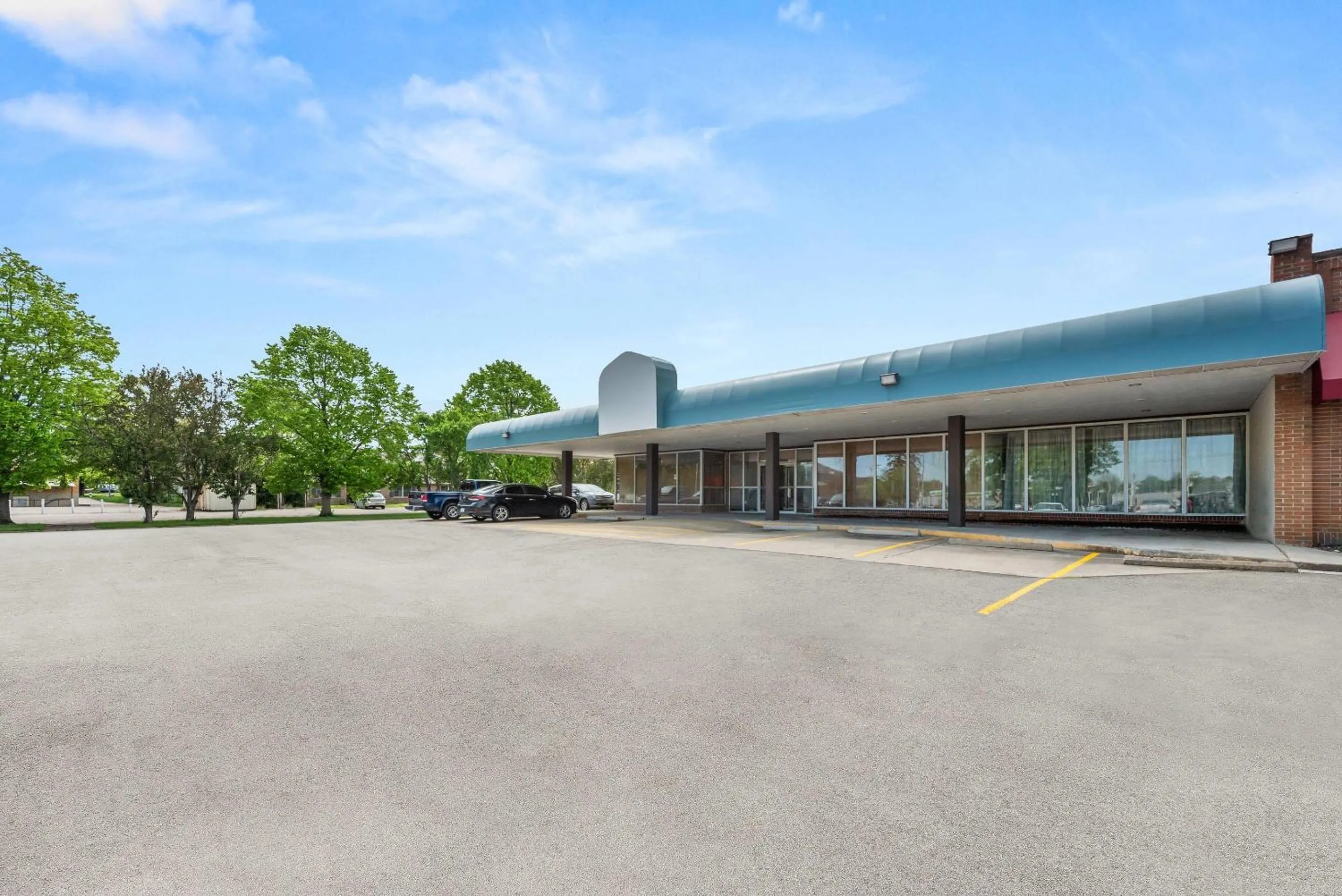 Property building in Suburban Studios Fairborn - Dayton