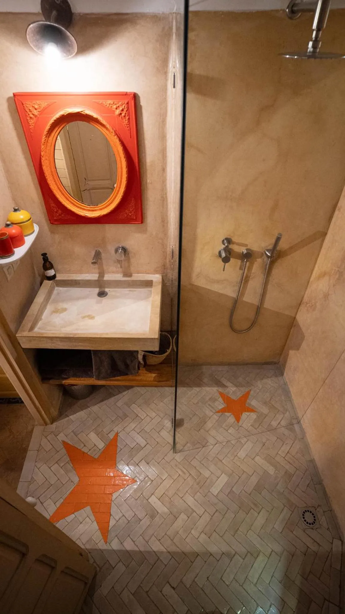 Shower in Riad Anata