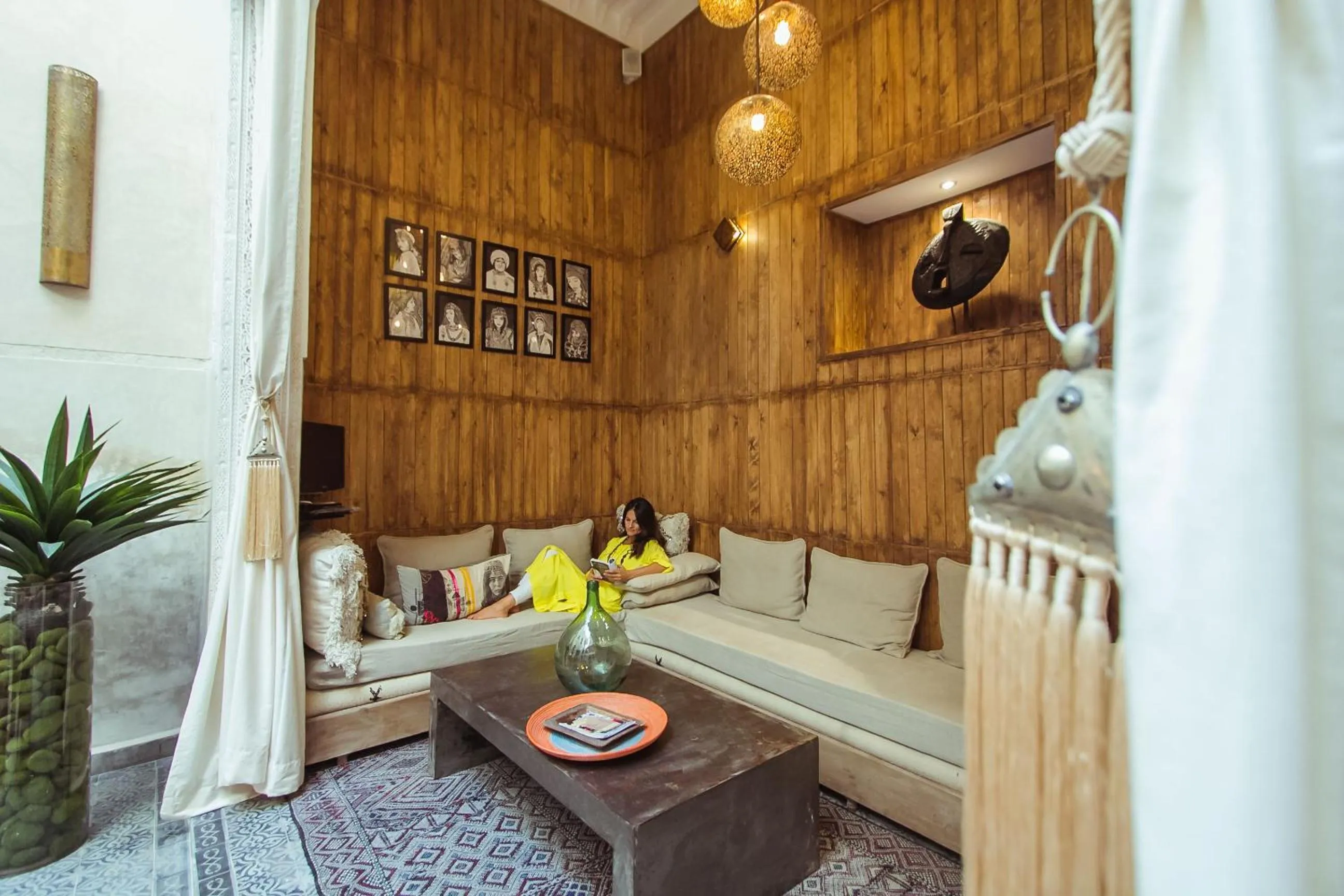 Library in Riad Anata