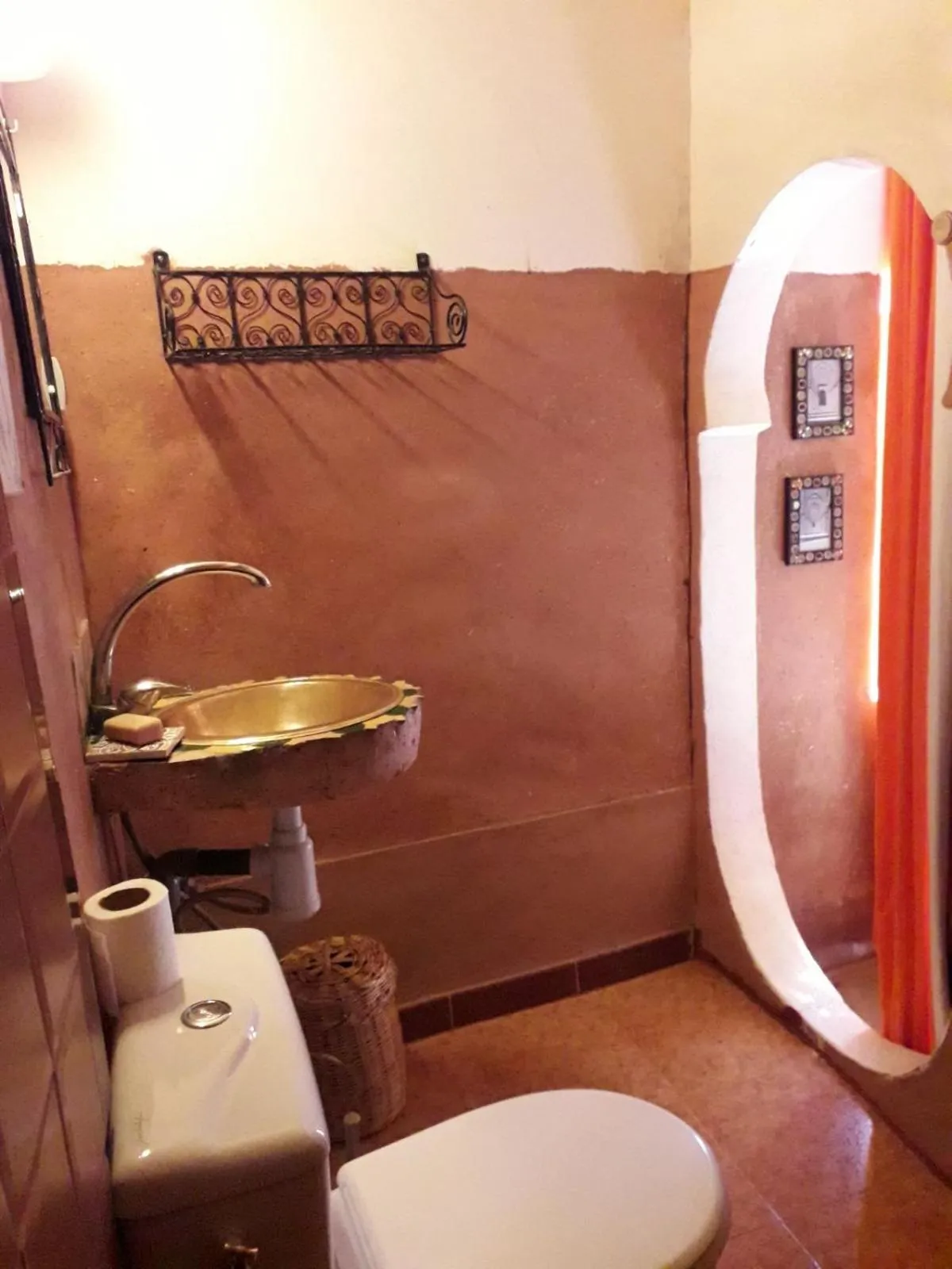 Shower in Les Jardins du M'goun