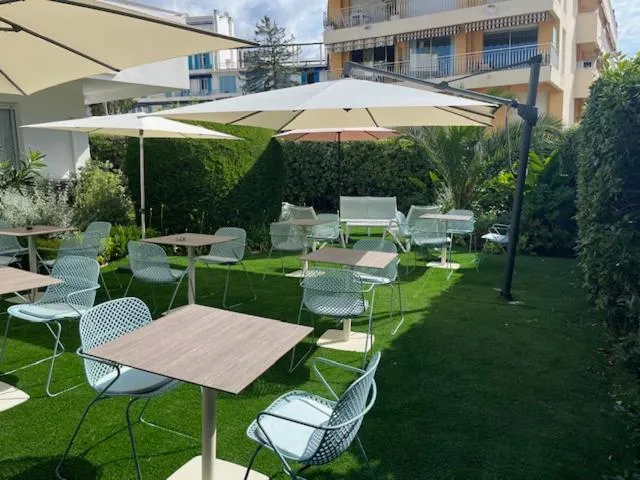 Garden view in Résidence Carlton - Rénovée avec Piscine