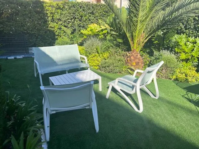 Garden in Résidence Carlton - Rénovée avec Piscine