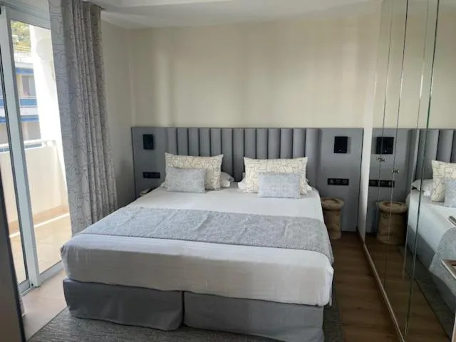 Bedroom, Bed in Résidence Carlton - Rénovée avec Piscine