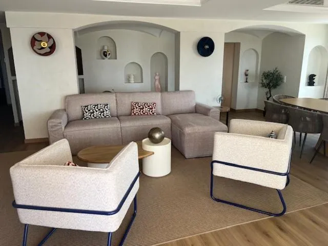 Living room in Résidence Carlton - Rénovée avec Piscine
