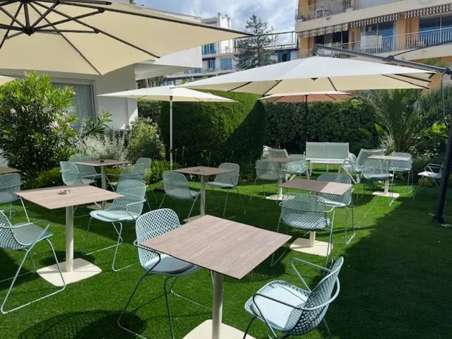 Patio in Résidence Carlton - Rénovée avec Piscine