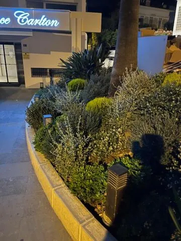 Facade/entrance in Résidence Carlton - Rénovée avec Piscine