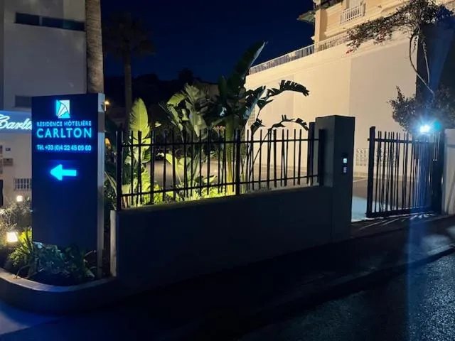 Parking in Résidence Carlton - Rénovée avec Piscine