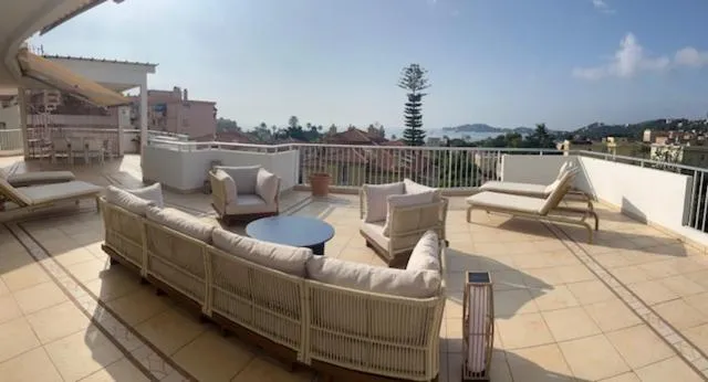 Patio in Résidence Carlton - Rénovée avec Piscine