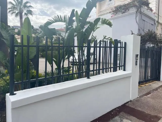 Parking in Résidence Carlton - Rénovée avec Piscine